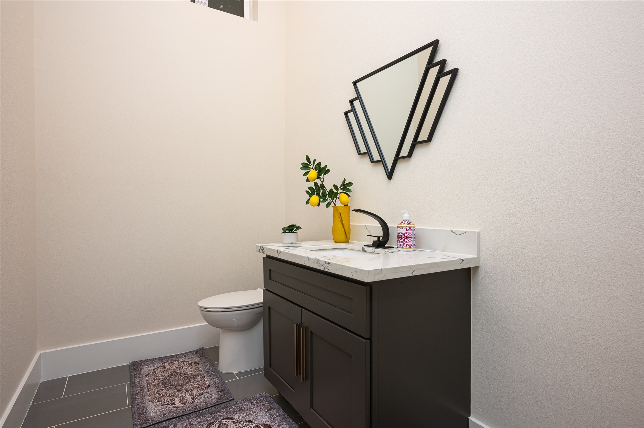 917 Thompson Street Property Photo 24