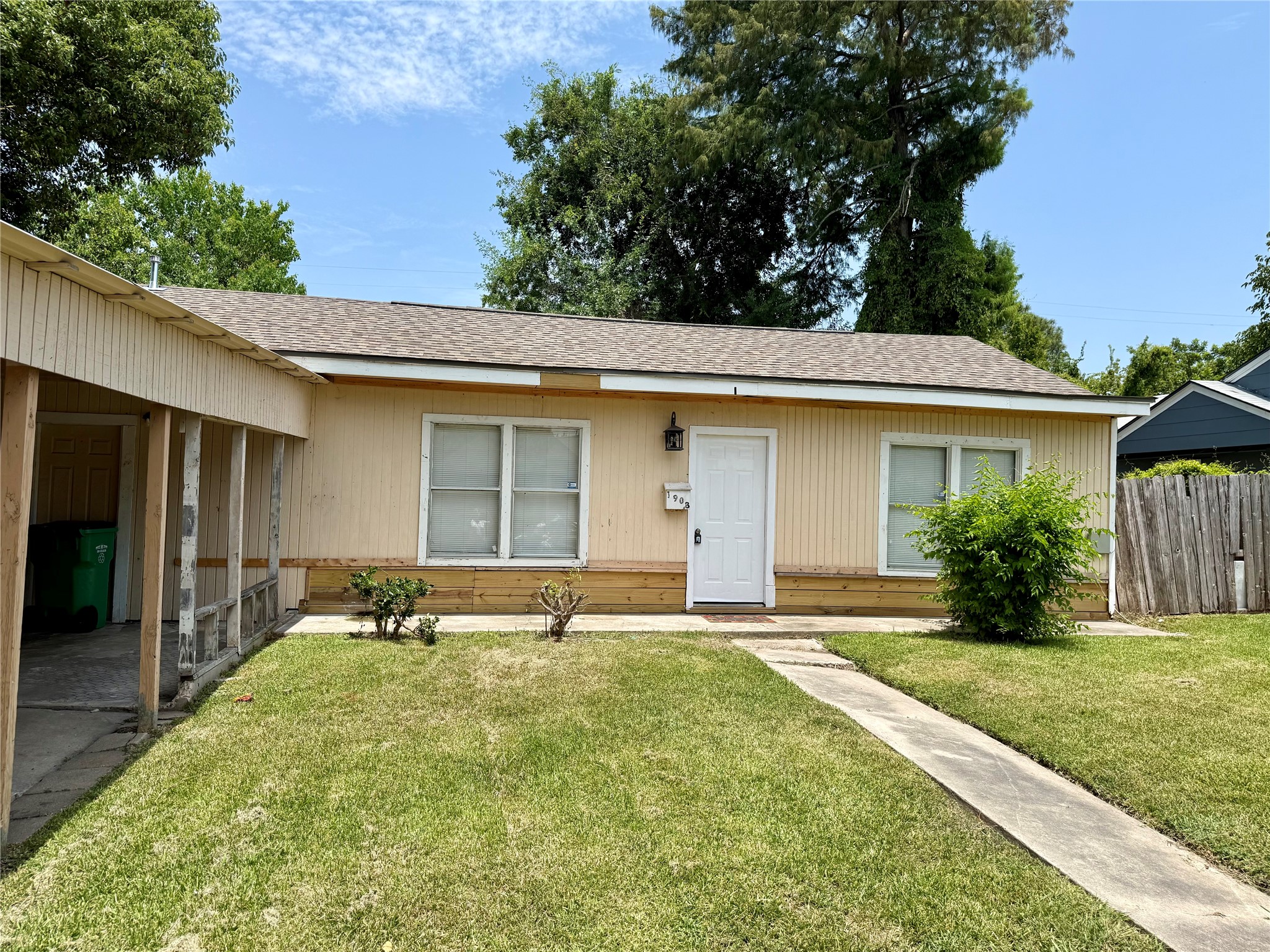 1908 Oregon Street Property Photo 1