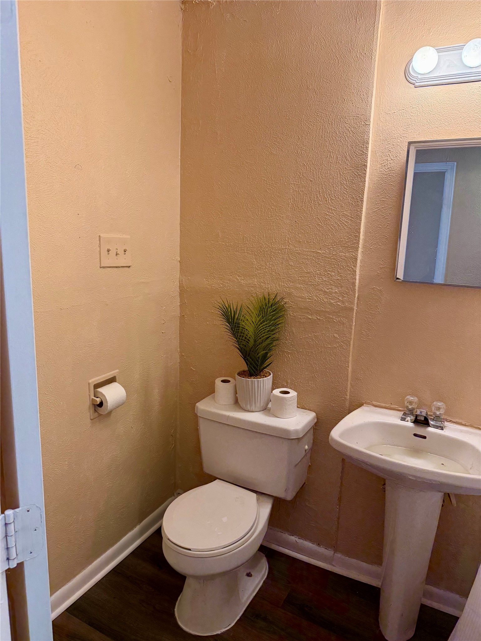 1908 Oregon Street Property Photo 6
