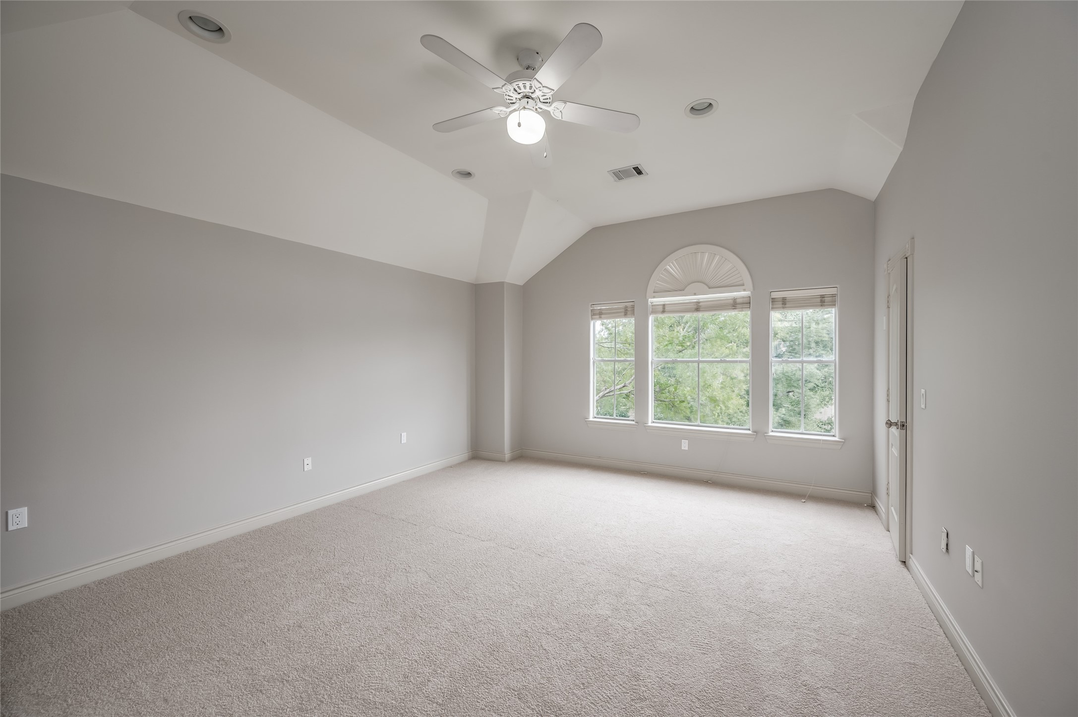 315 Sandman Street Property Photo 8