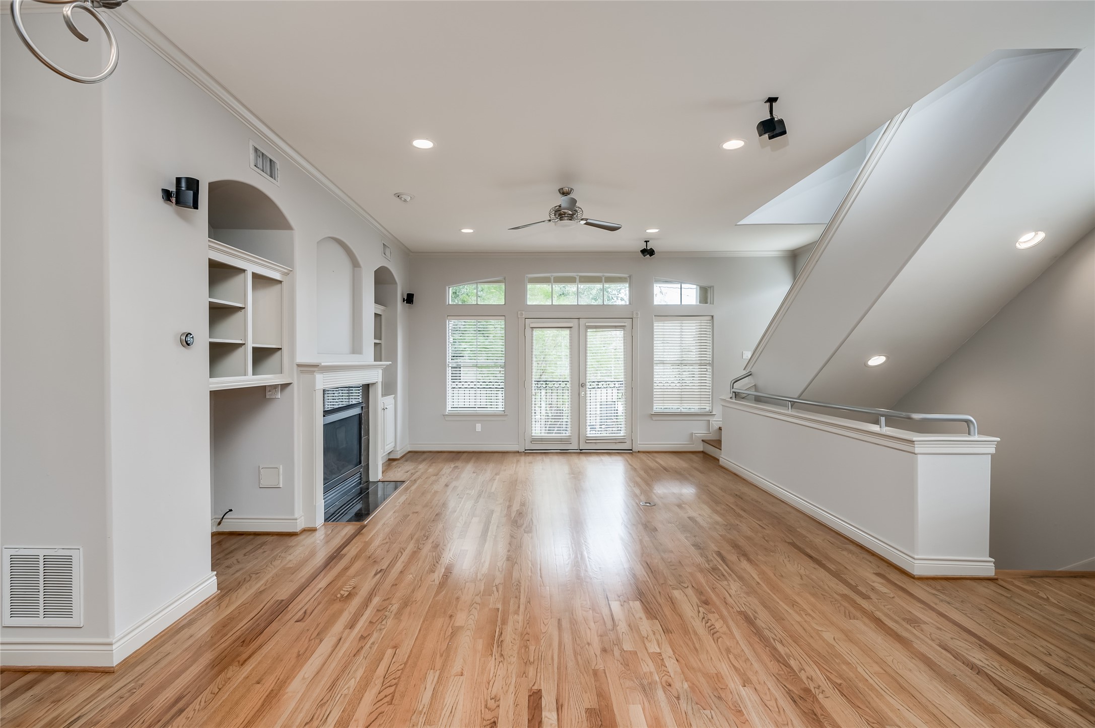 315 Sandman Street Property Photo 30