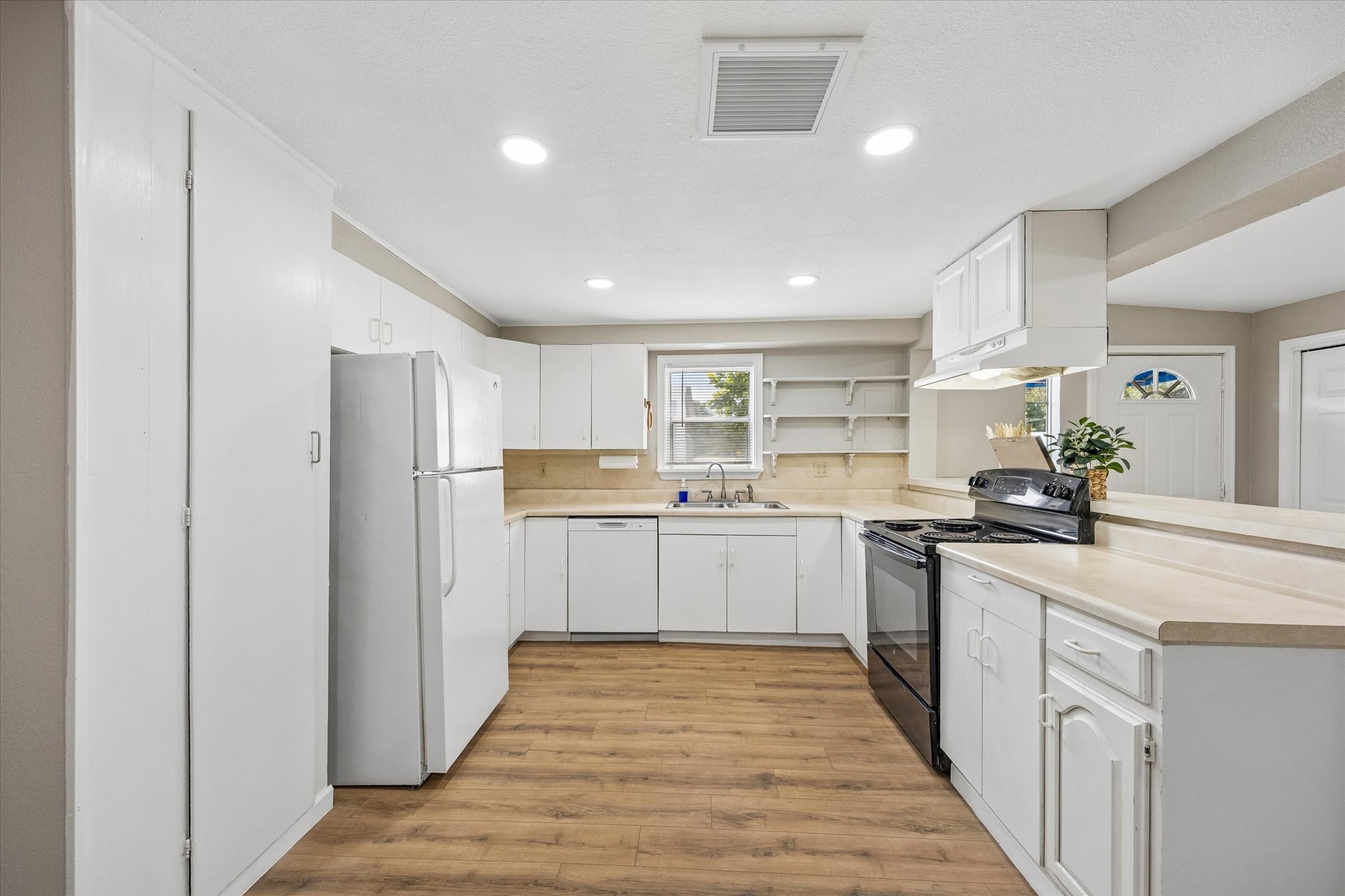 218 N Ormsby Street Property Photo 6