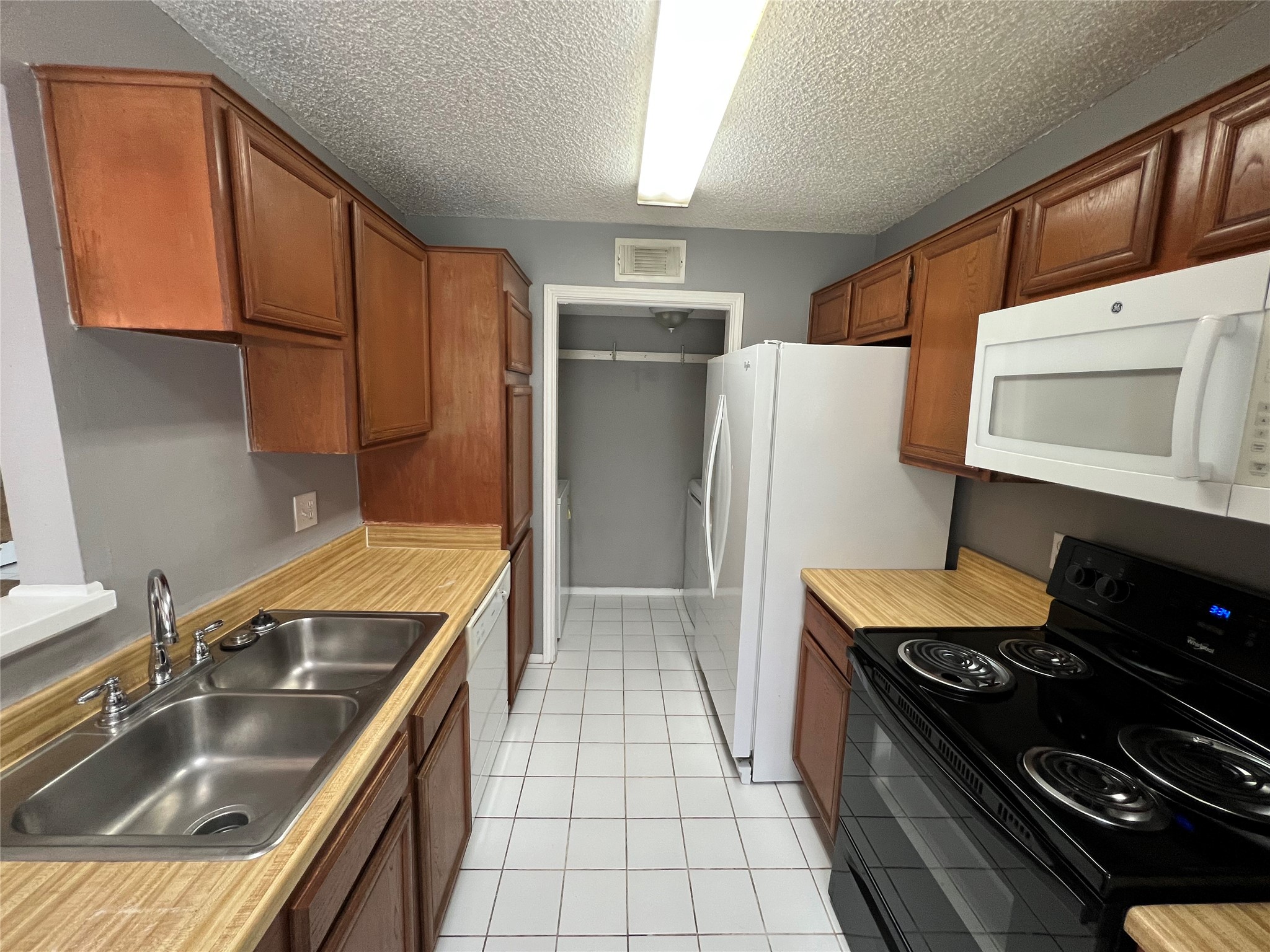 8479 Sands Point Drive Property Photo 4