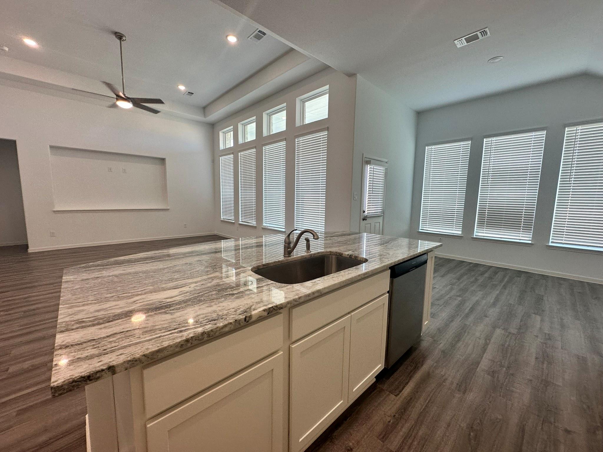 2506 Caspian Creek Lane, Iowa Colony Tx 77583 Property Photo 6