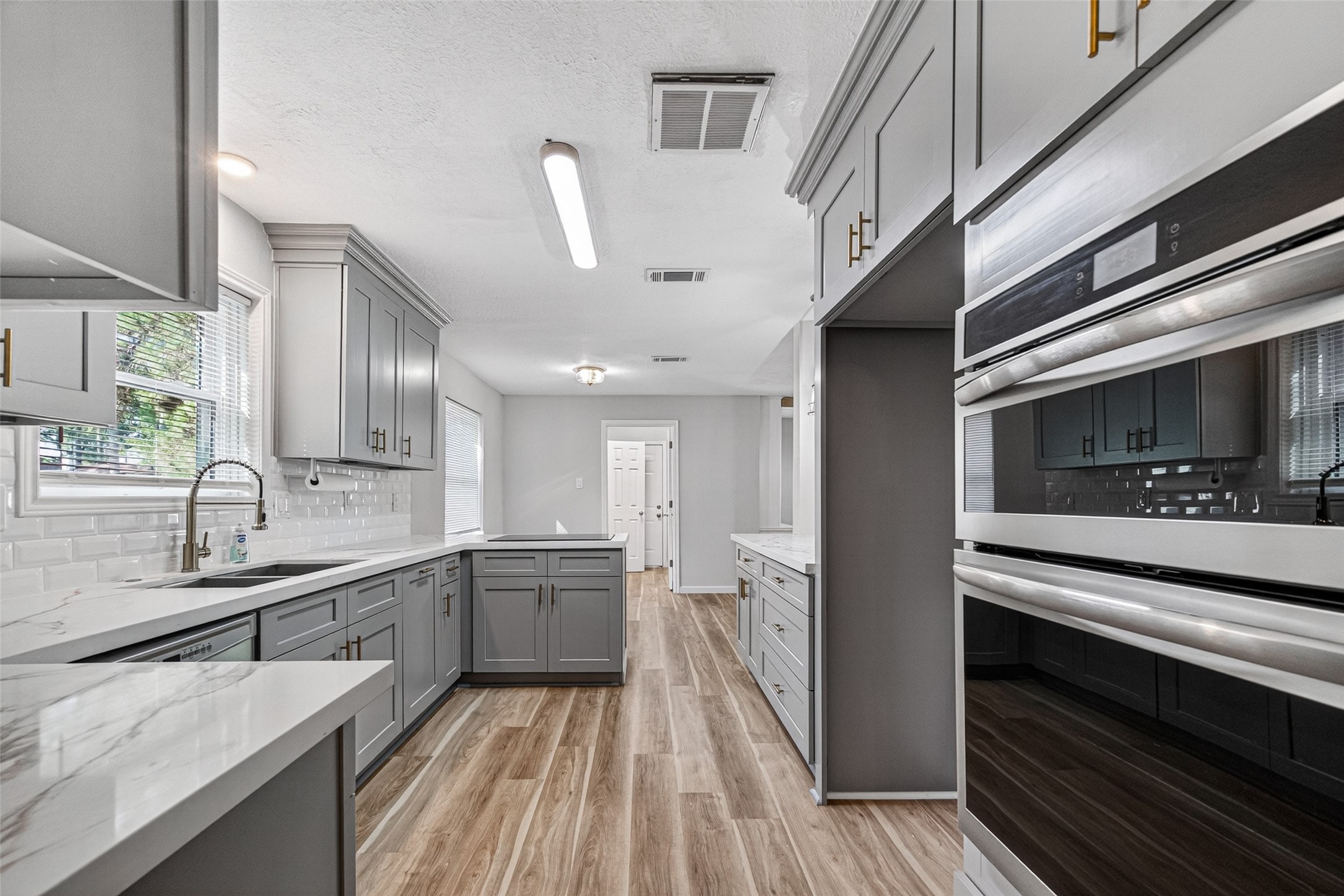 25503 Foxbriar Lane Property Photo 1