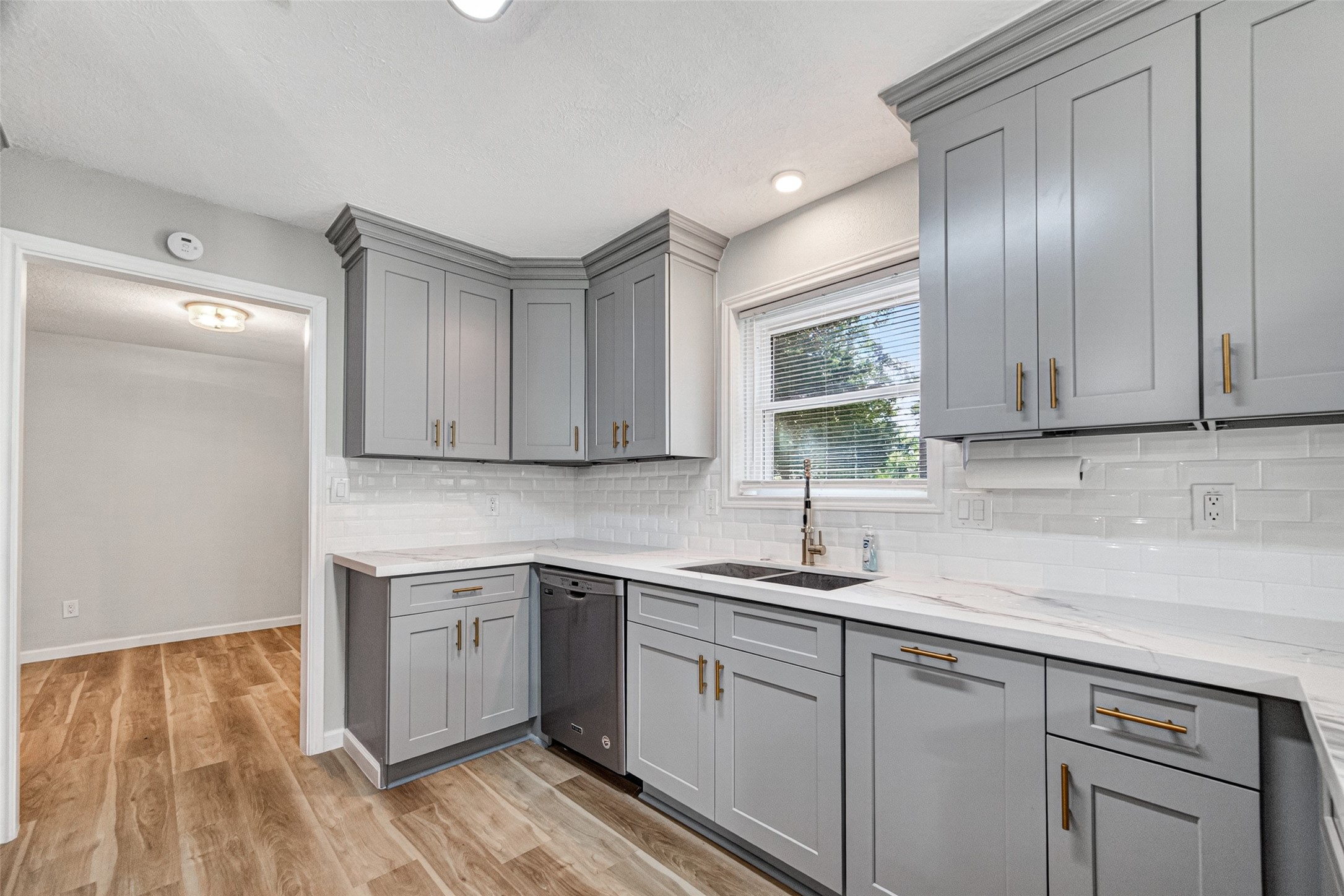 25503 Foxbriar Lane Property Photo 3