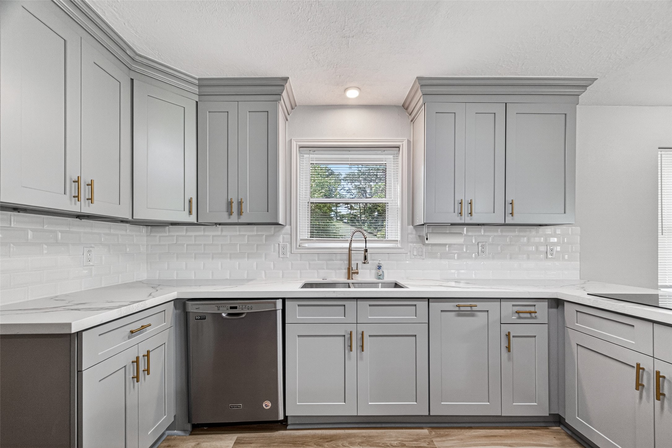 25503 Foxbriar Lane Property Photo 4