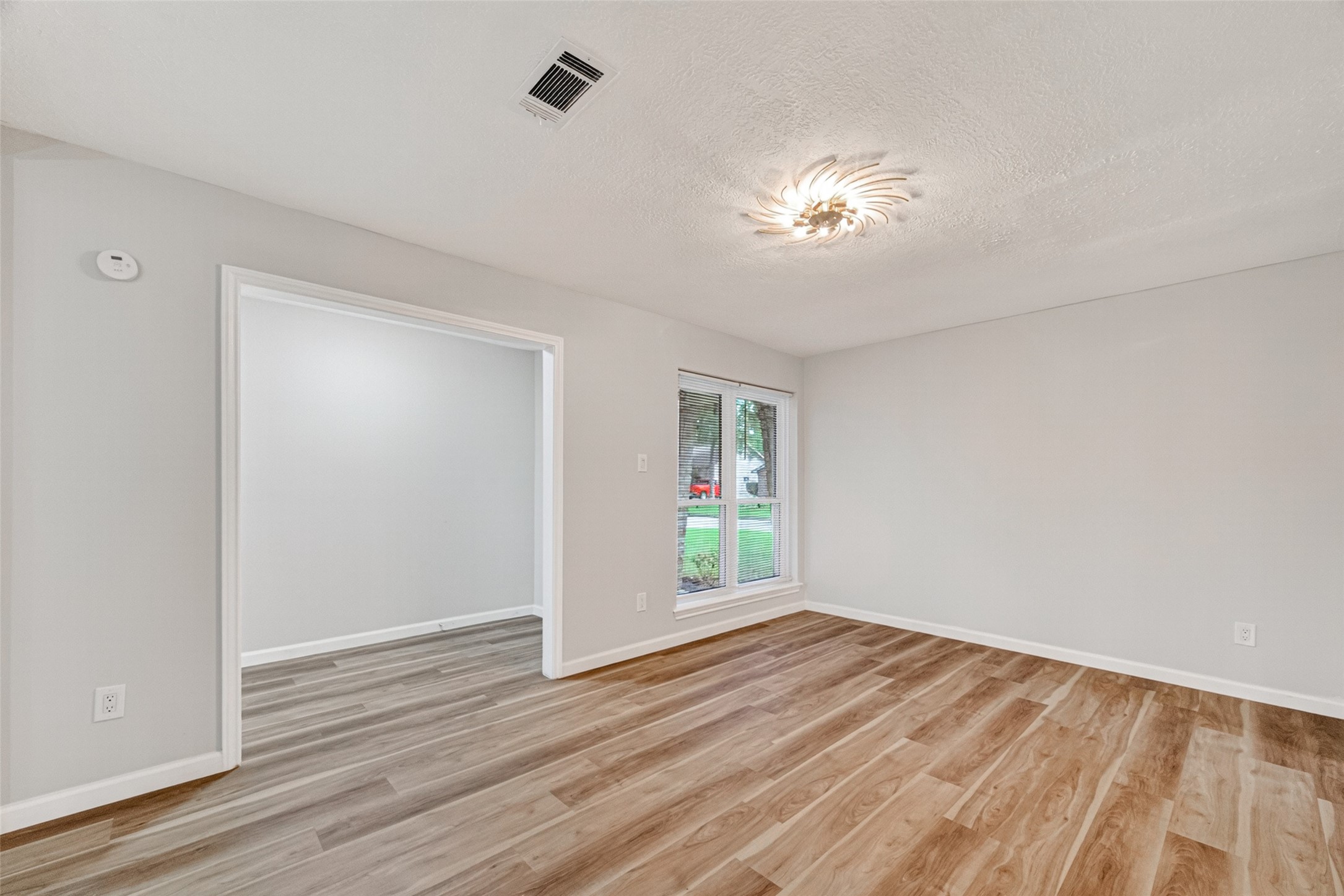 25503 Foxbriar Lane Property Photo 8