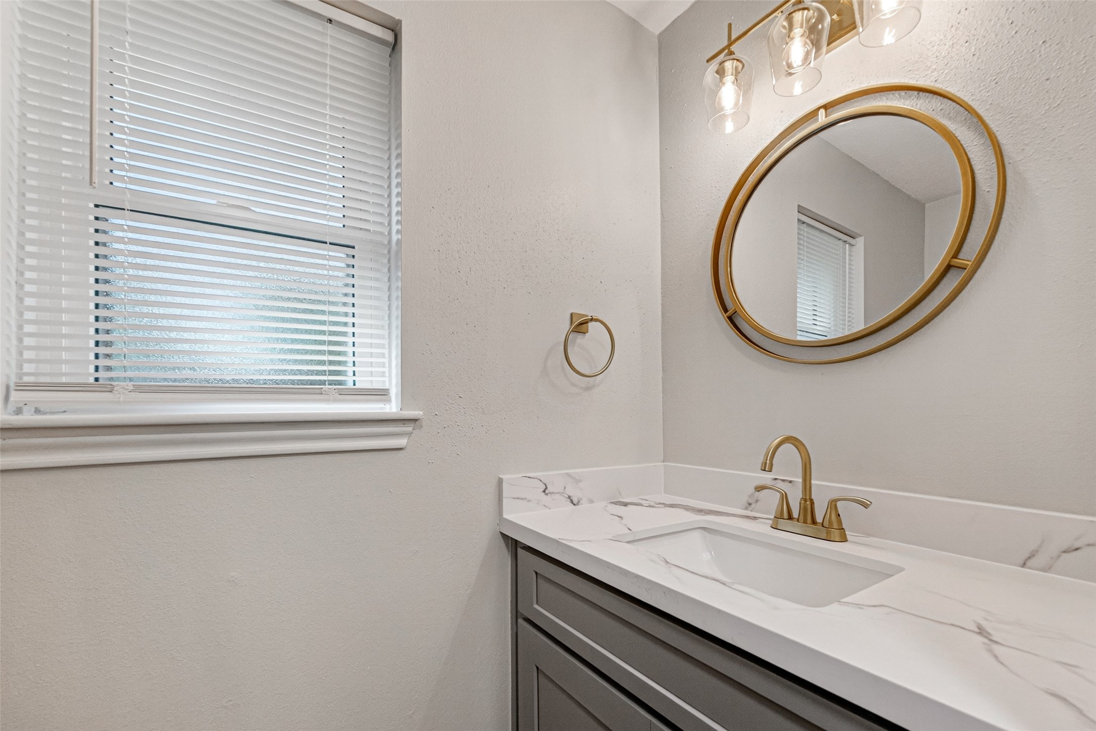 25503 Foxbriar Lane Property Photo 17