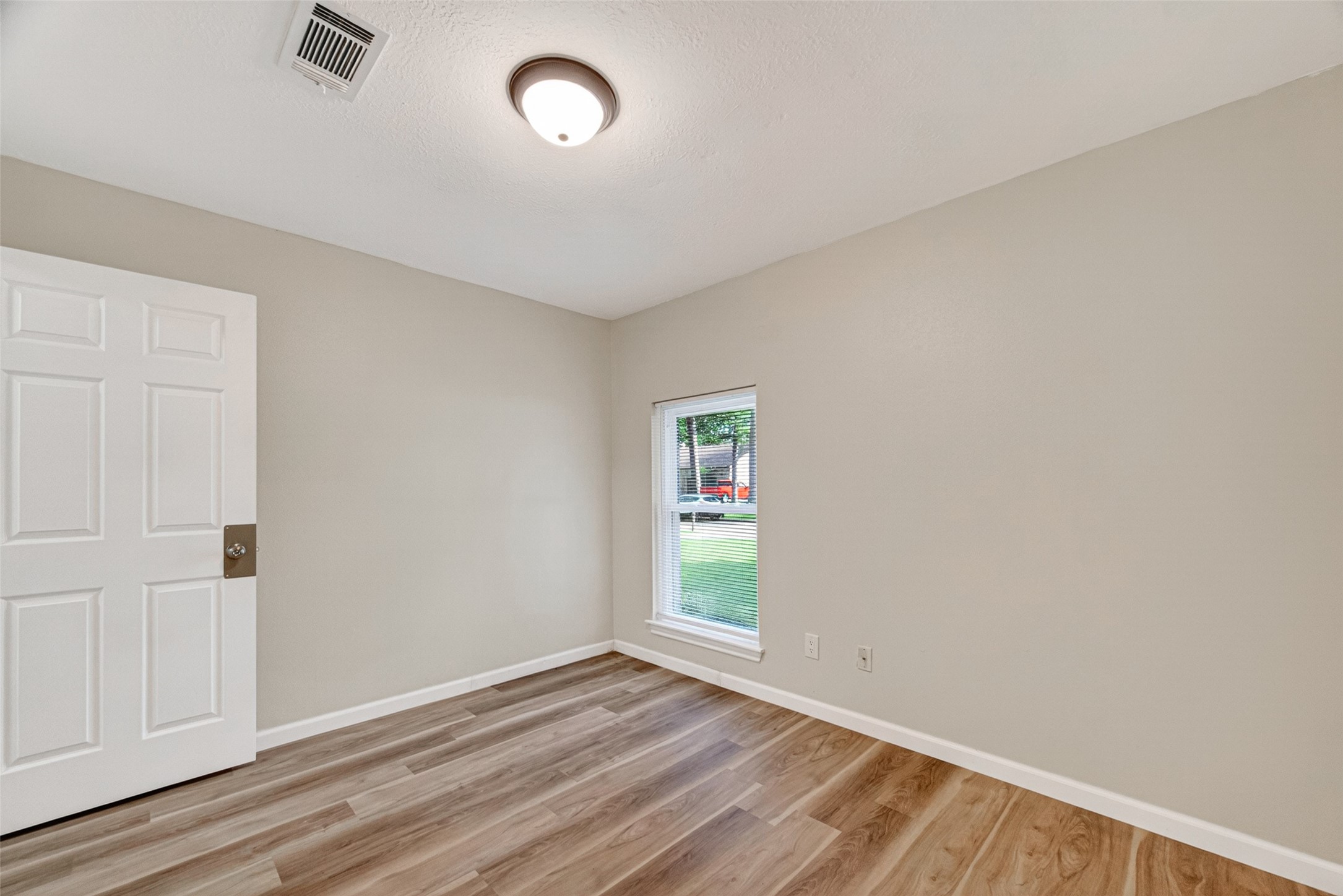 25503 Foxbriar Lane Property Photo 23