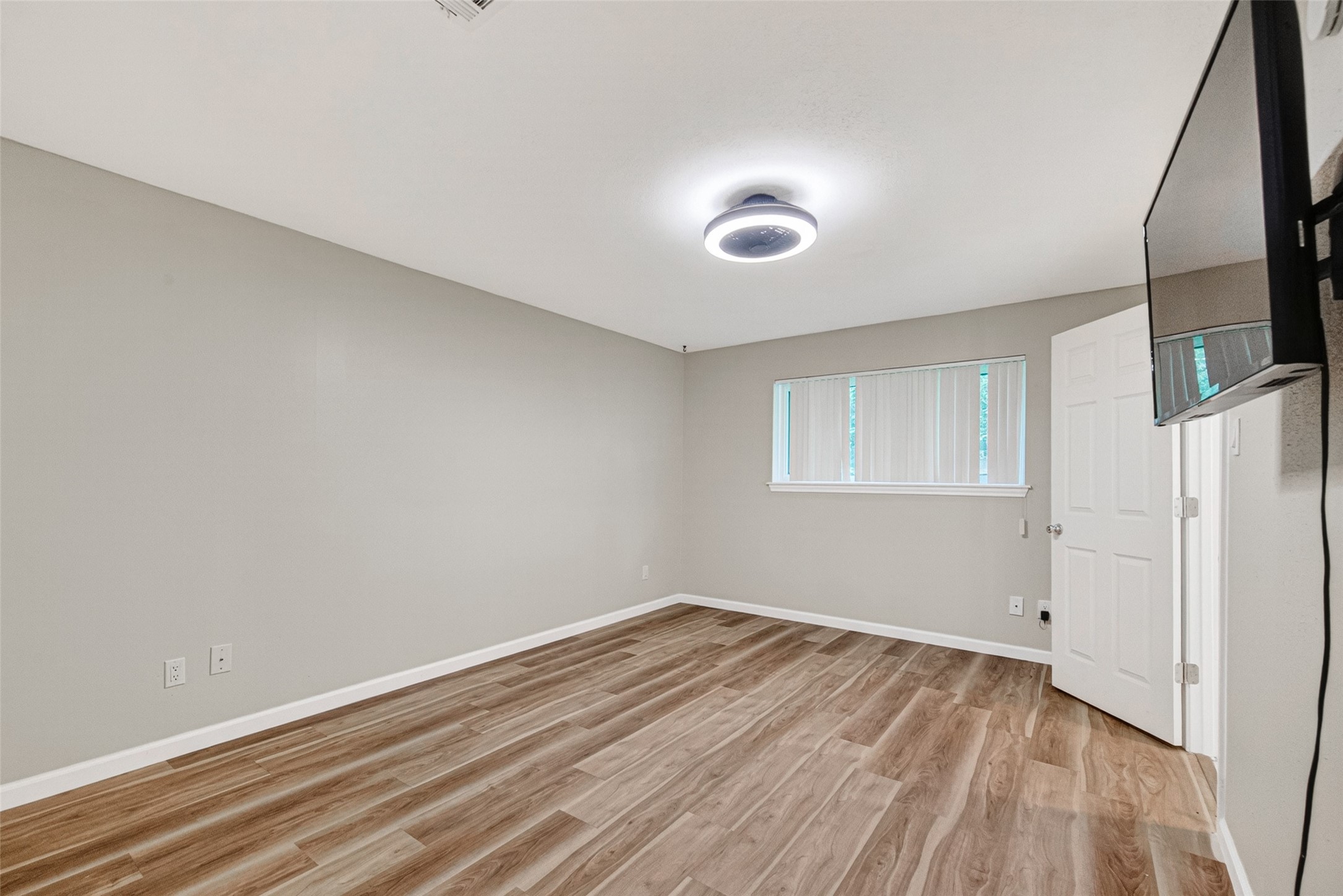 25503 Foxbriar Lane Property Photo 32