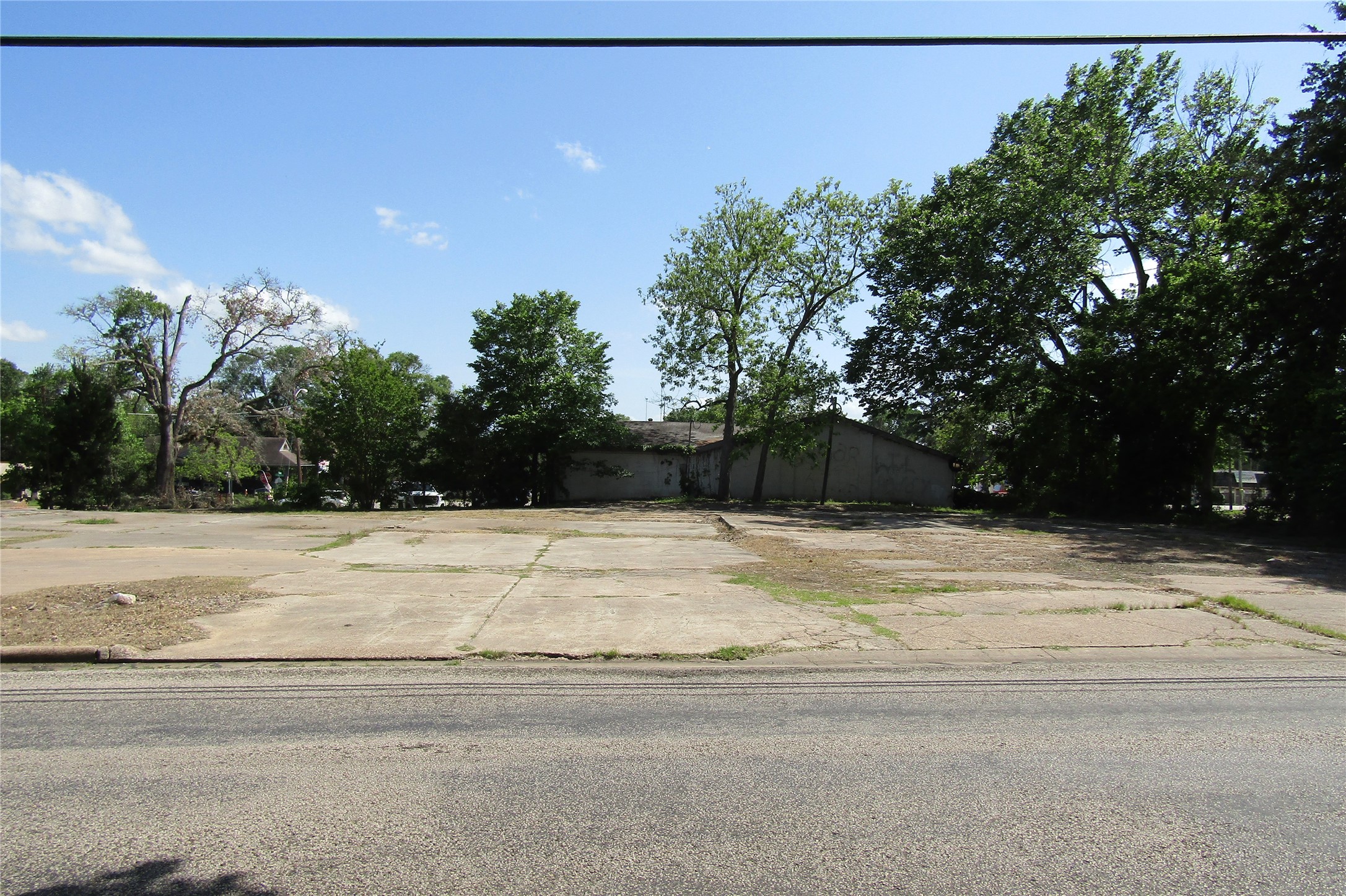 401 Drew Road Property Photo 2