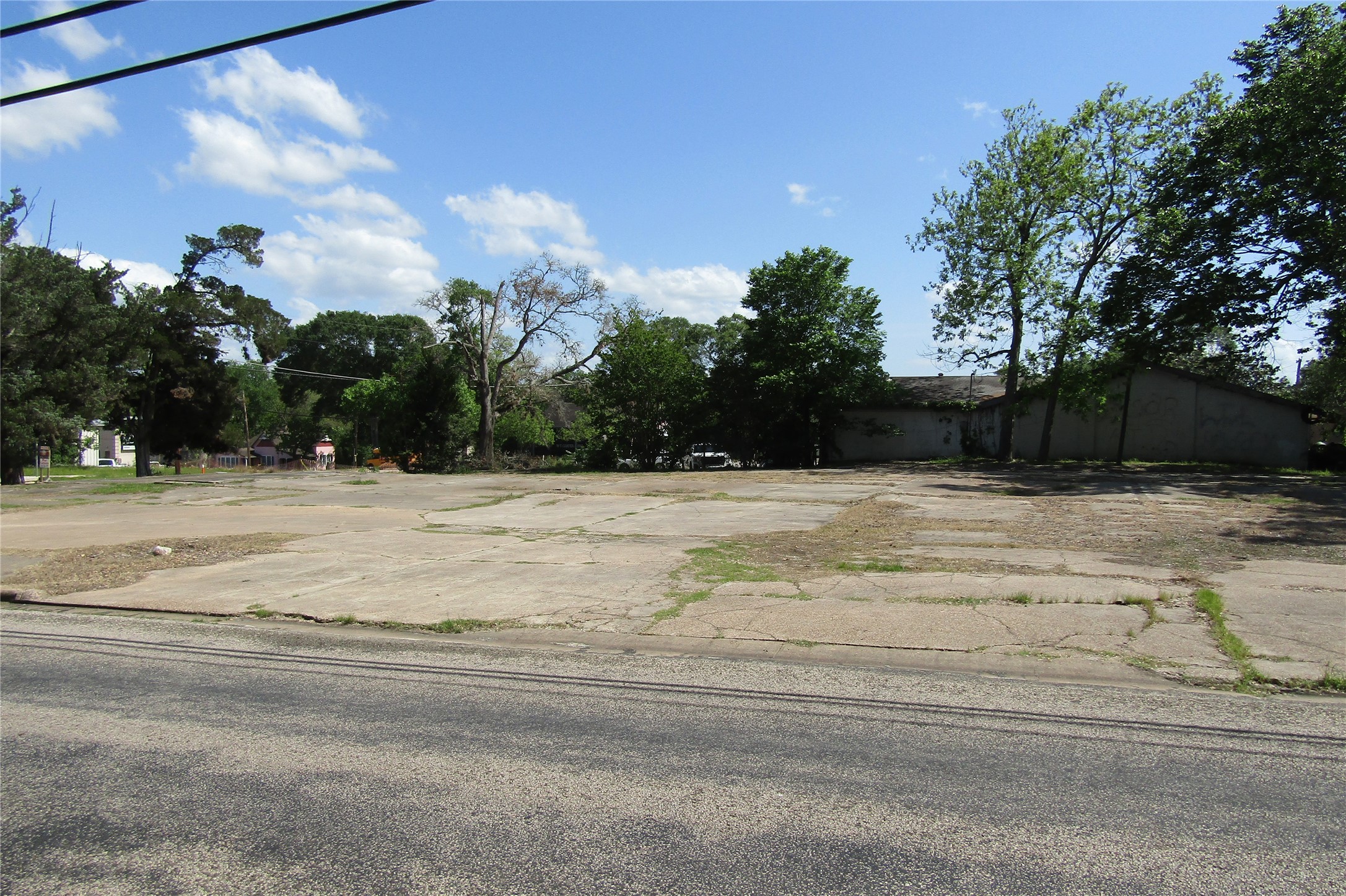 401 Drew Road Property Photo 3