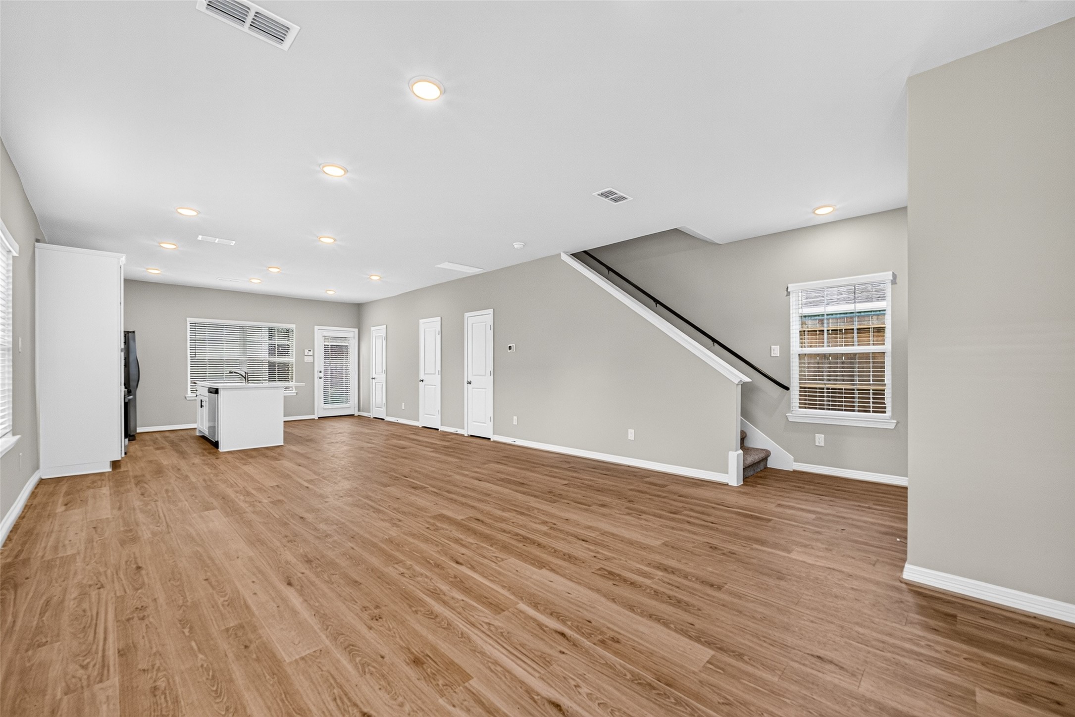 6434 New York Property Photo 6