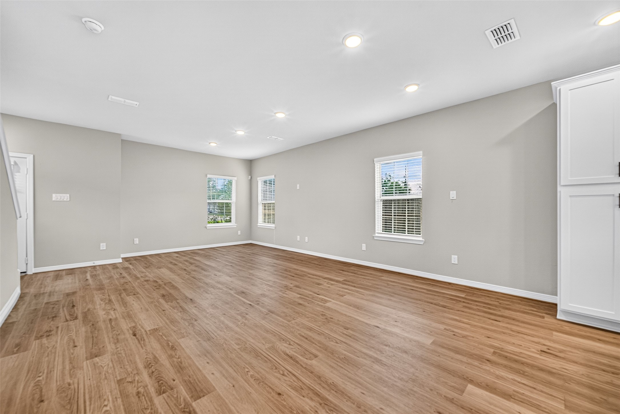 6434 New York Property Photo 9
