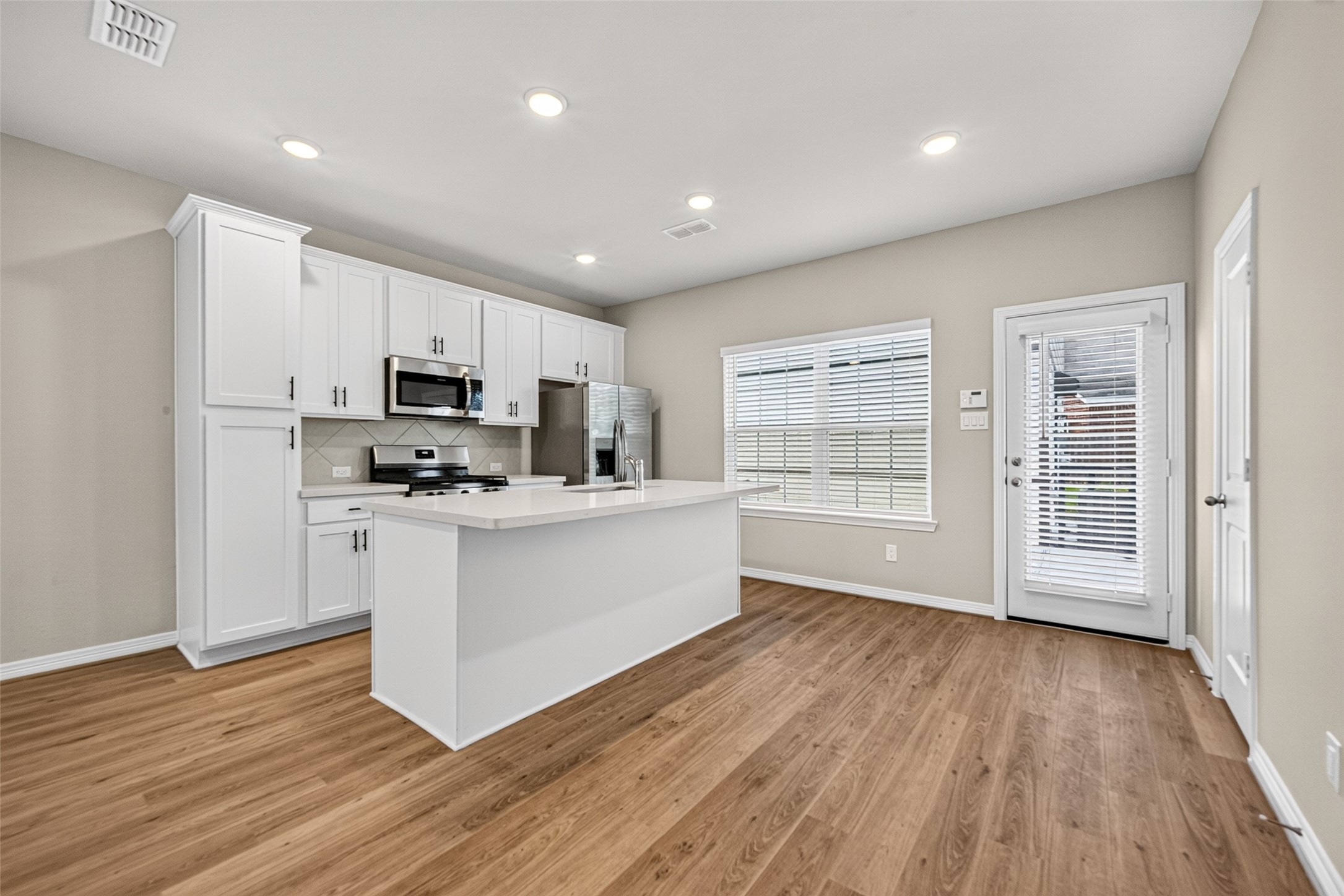 6434 New York Property Photo 10
