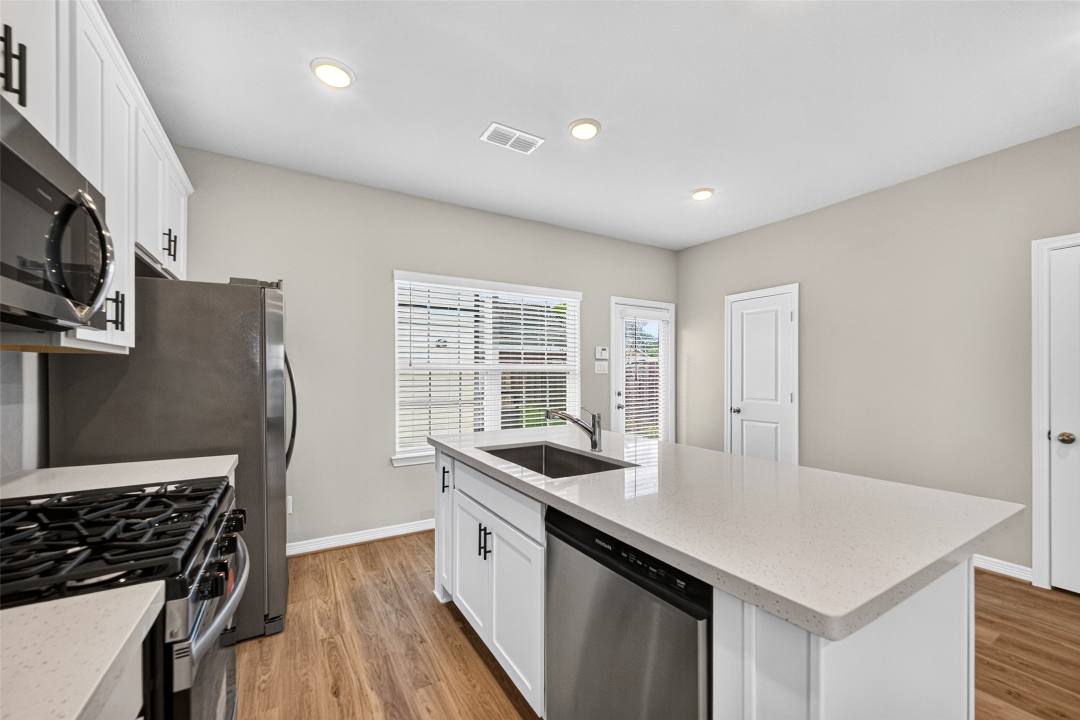 6434 New York Property Photo 14