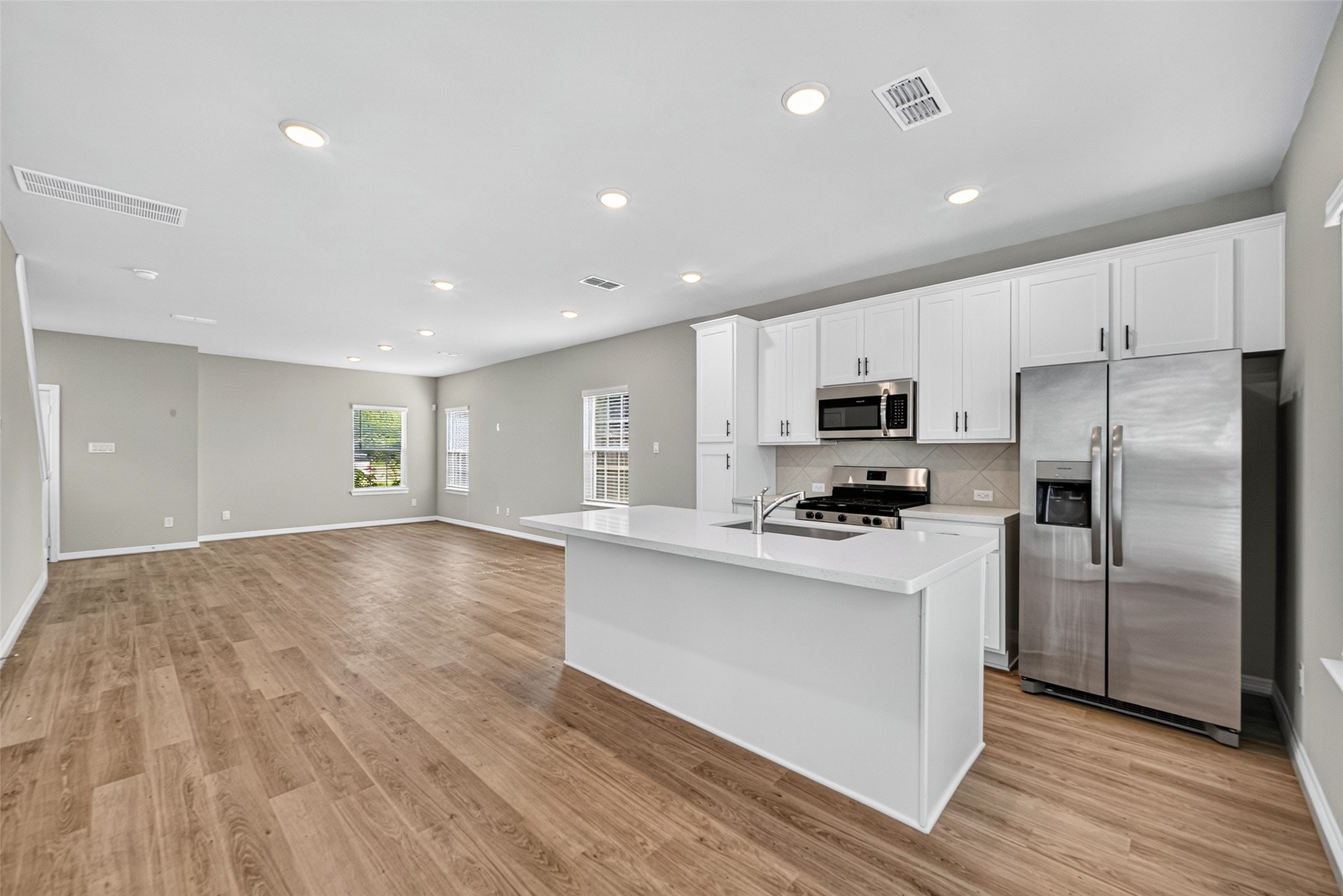 6434 New York Property Photo 16