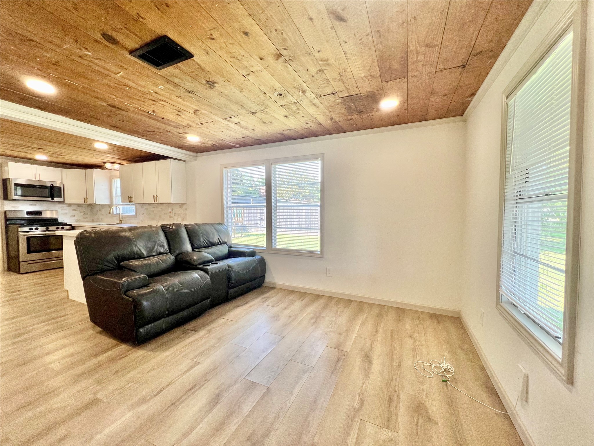 4410 Jackson Street Property Photo 12