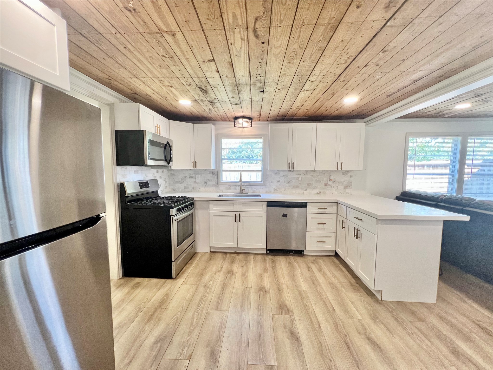 4410 Jackson Street Property Photo 16