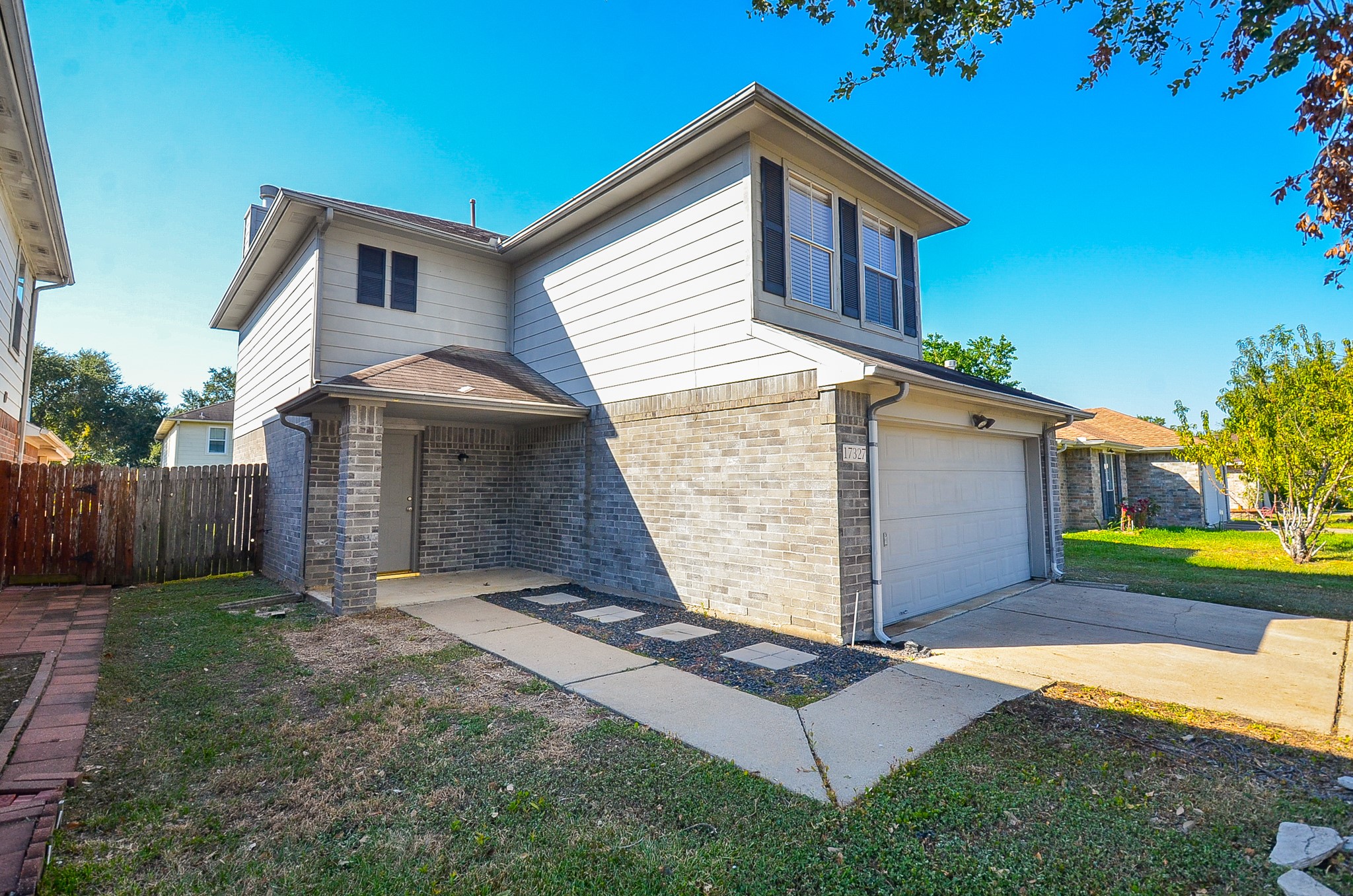 17327 Davenway Dr Property Photo 1