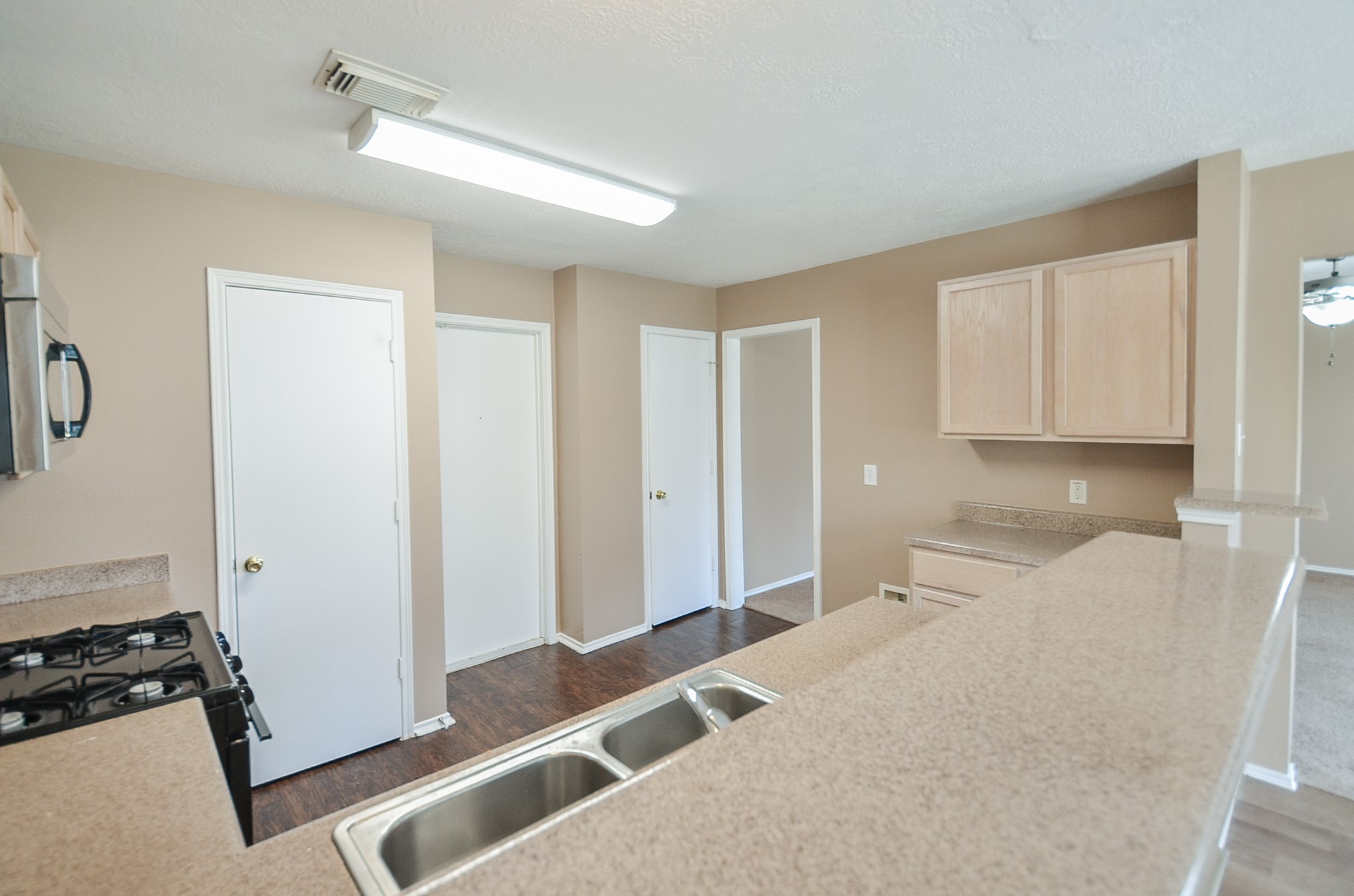 17327 Davenway Dr Property Photo 2