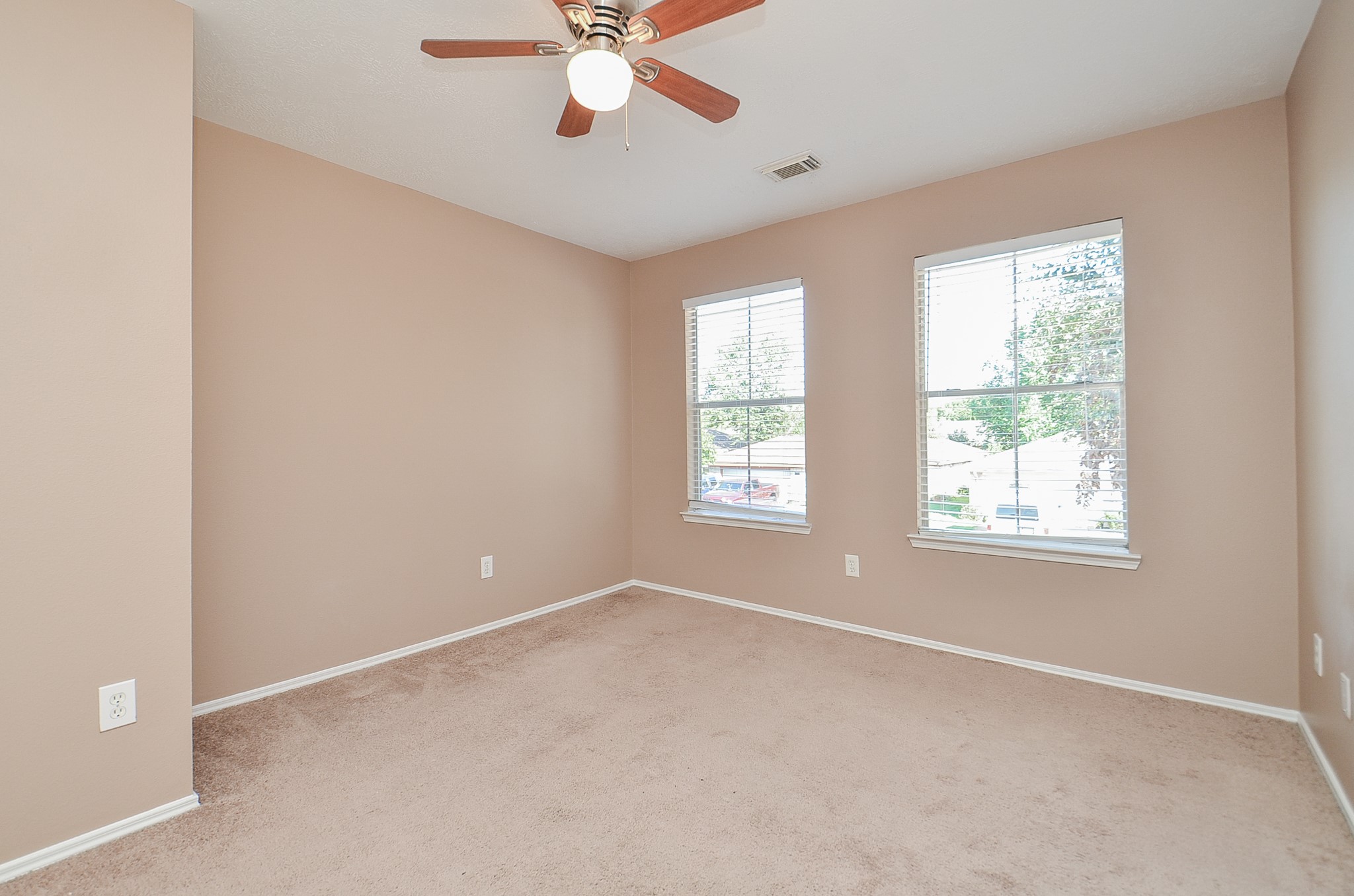 17327 Davenway Dr Property Photo 7
