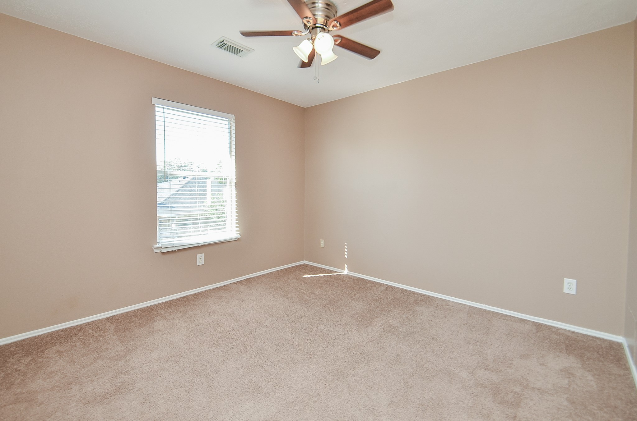 17327 Davenway Dr Property Photo 11