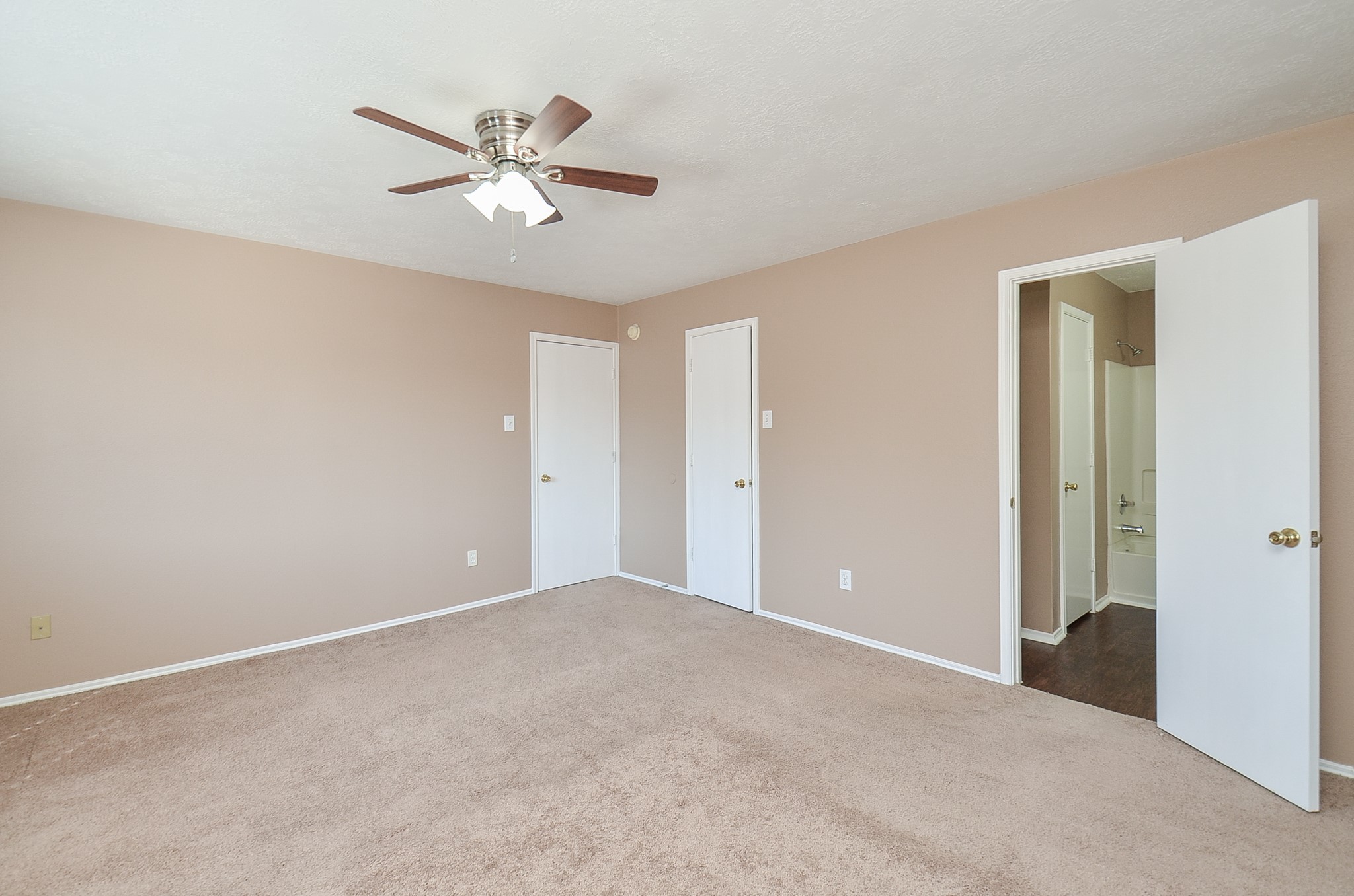 17327 Davenway Dr Property Photo 13