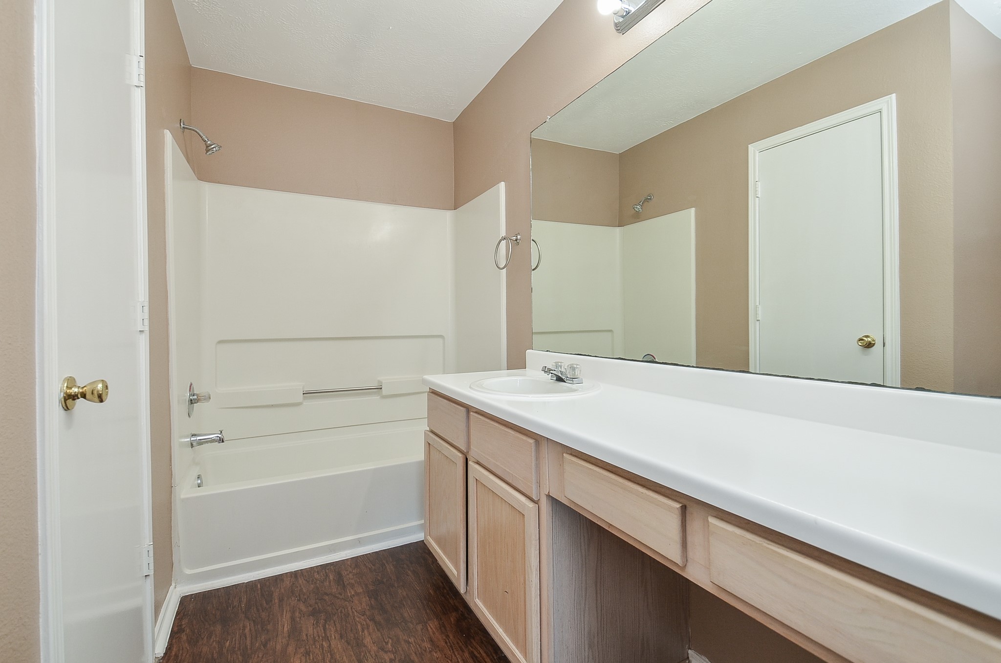 17327 Davenway Dr Property Photo 14