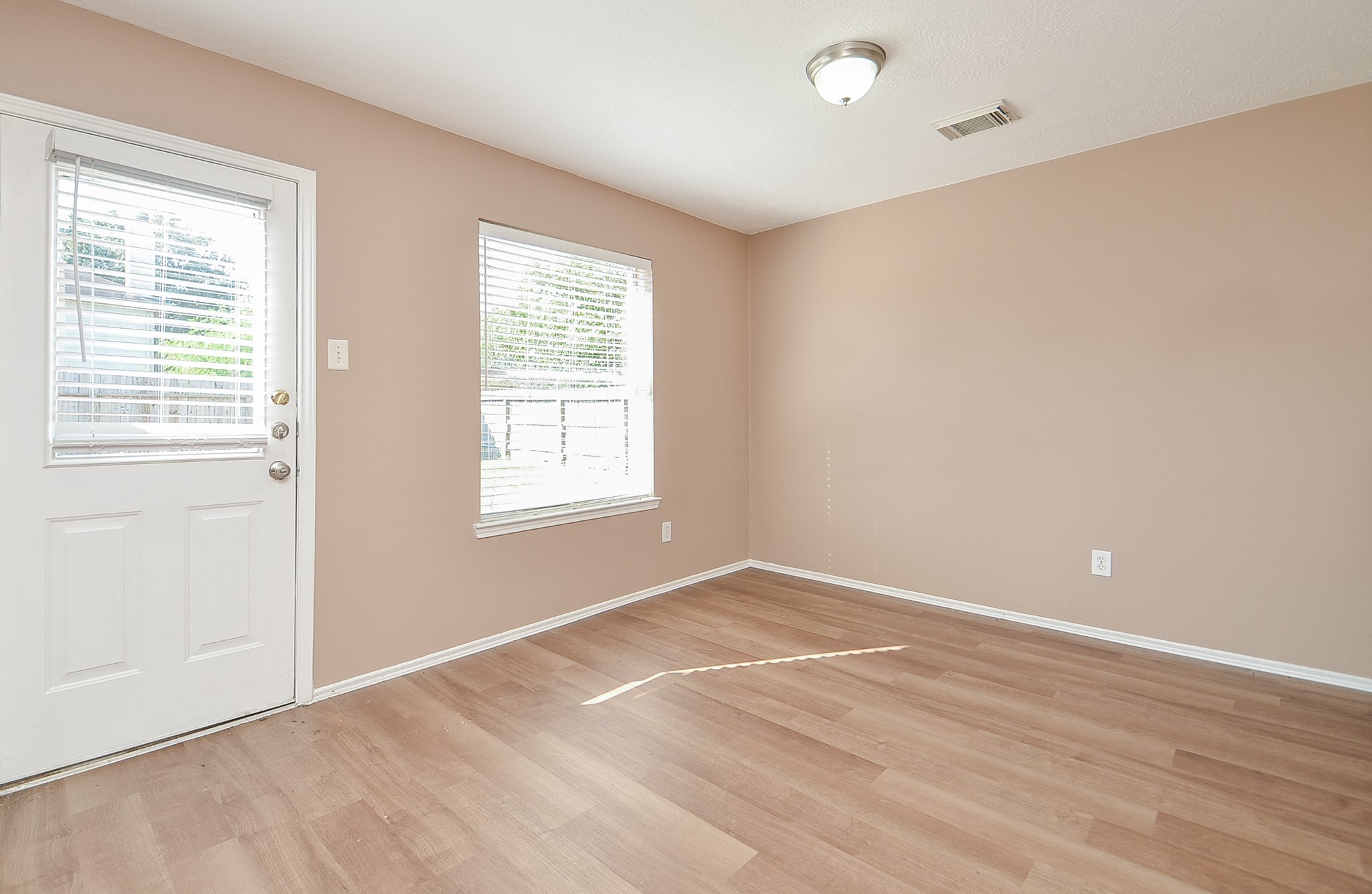 17327 Davenway Dr Property Photo 28