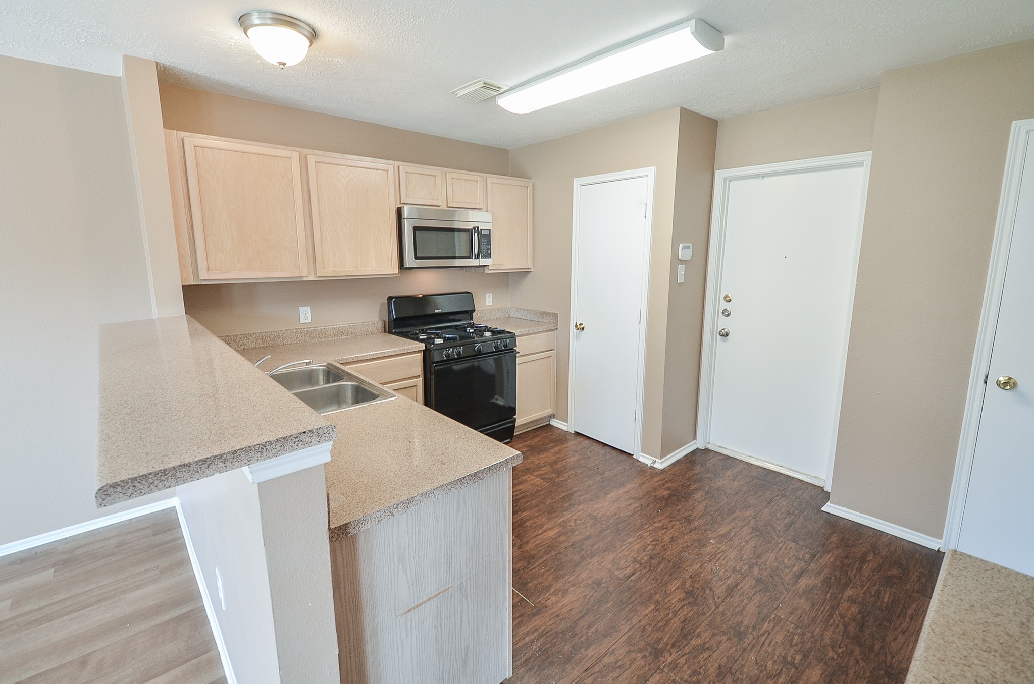 17327 Davenway Dr Property Photo 32