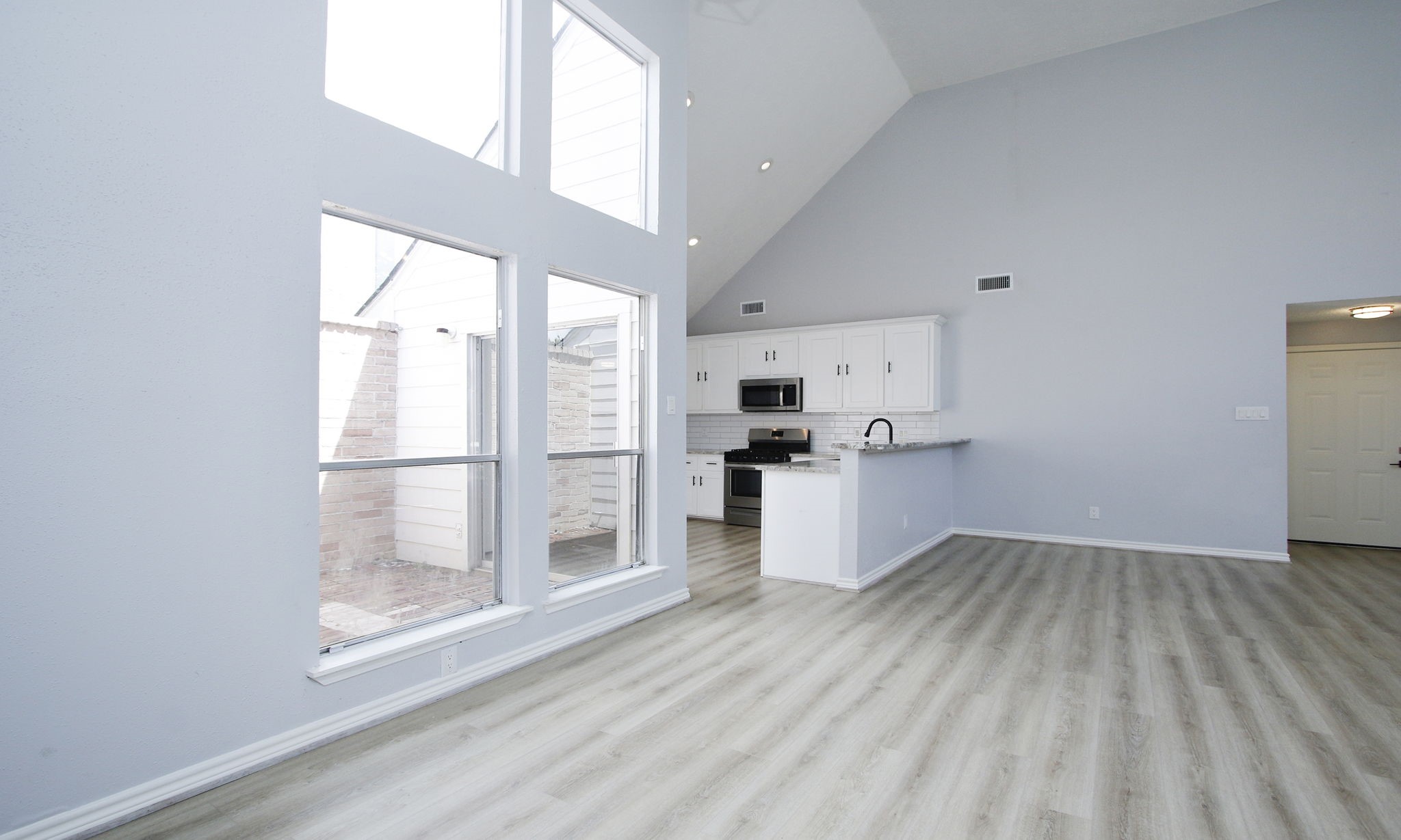 2115 Foundary Drive E Property Photo 12