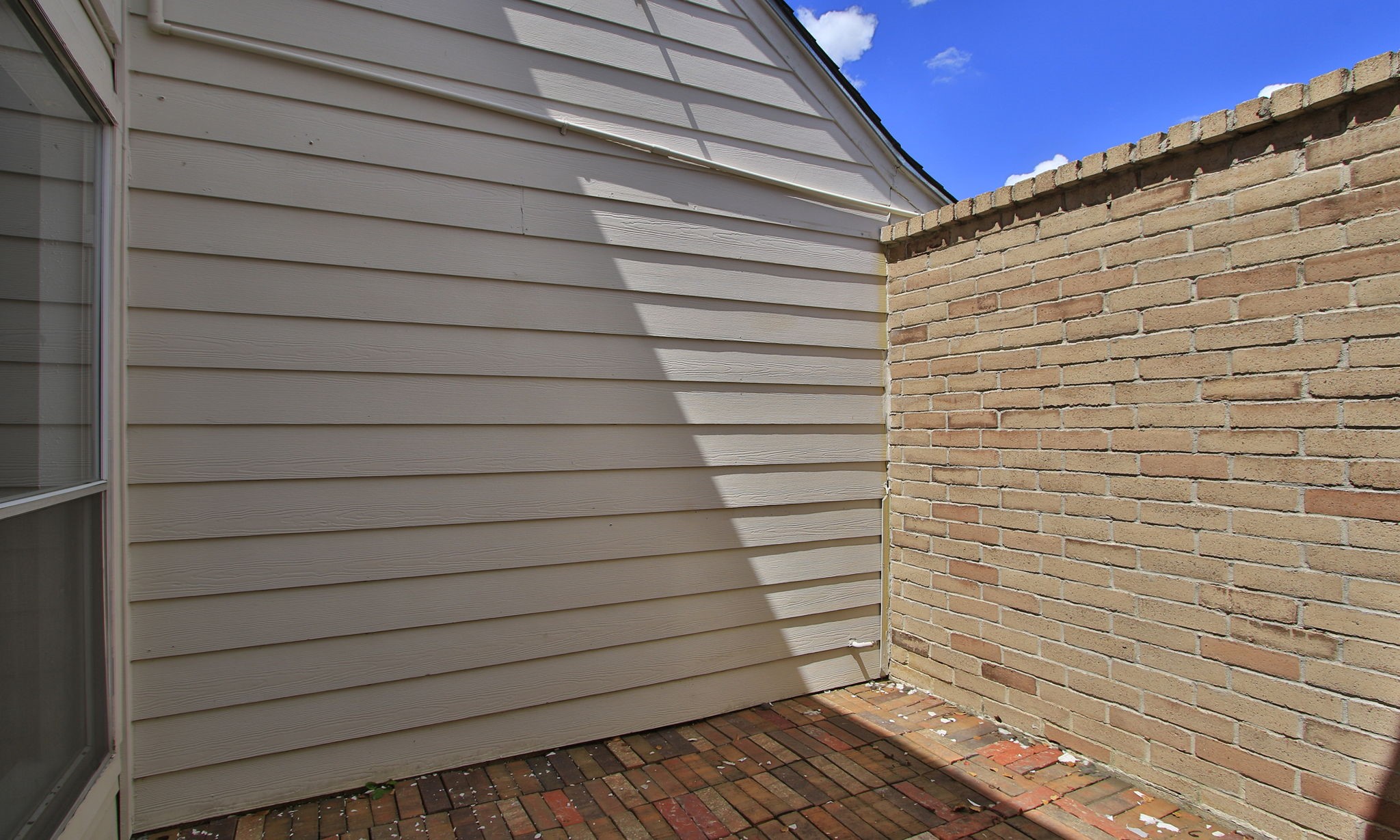 2115 Foundary Drive E Property Photo 18
