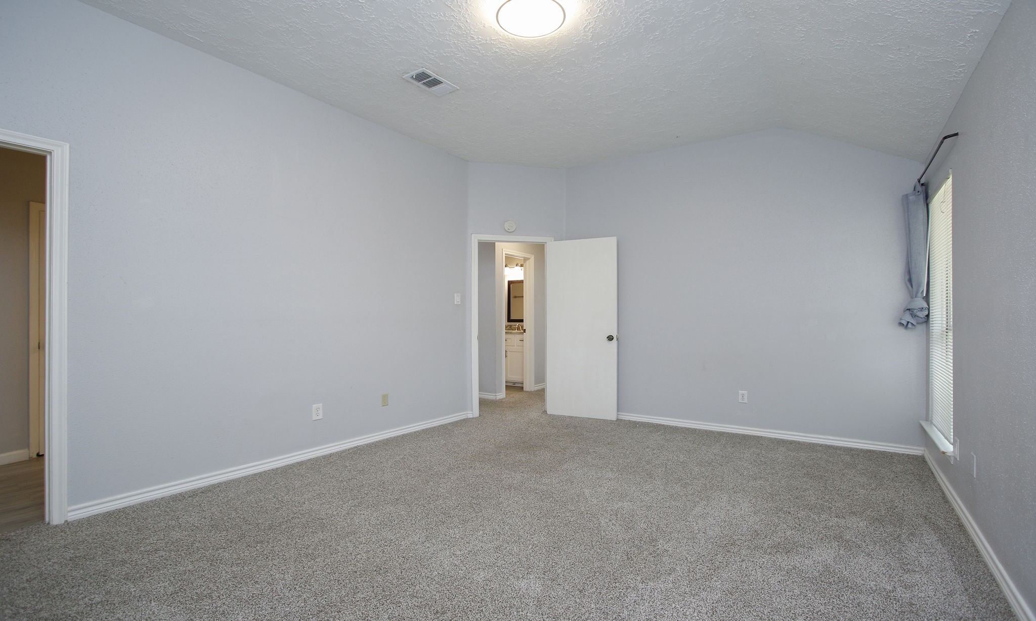 2115 Foundary Drive E Property Photo 21