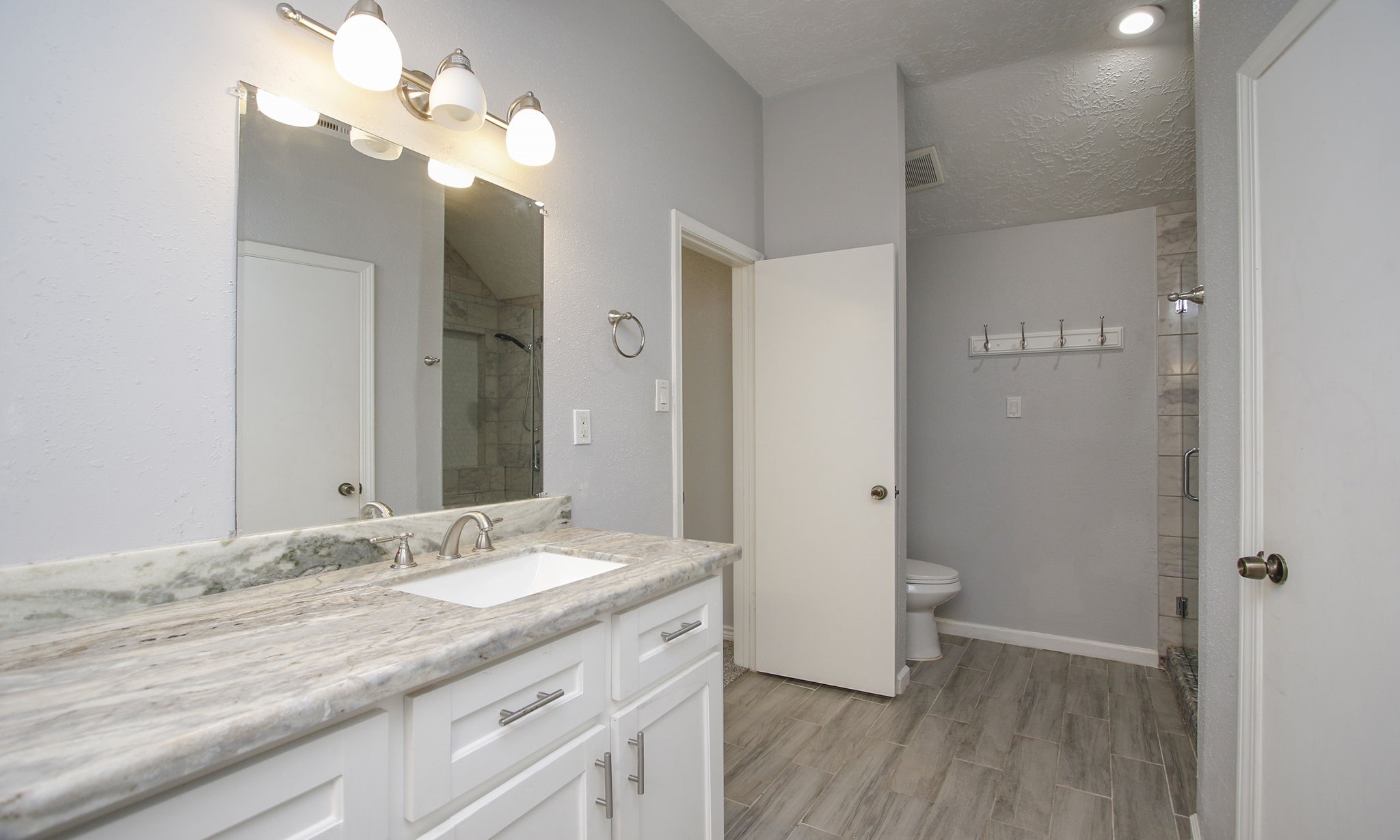 2115 Foundary Drive E Property Photo 24