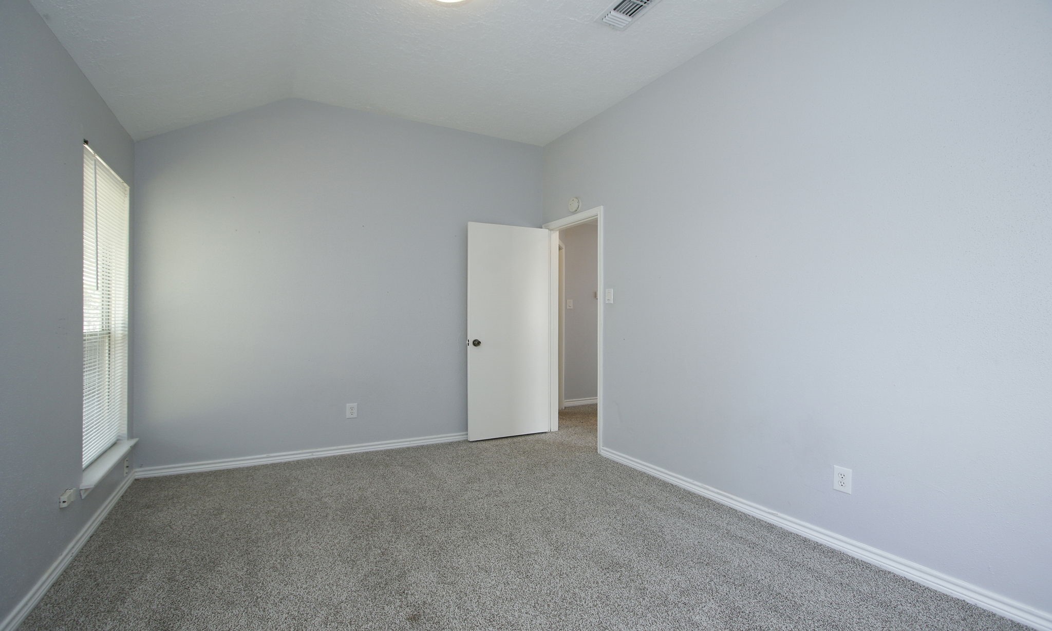2115 Foundary Drive E Property Photo 27