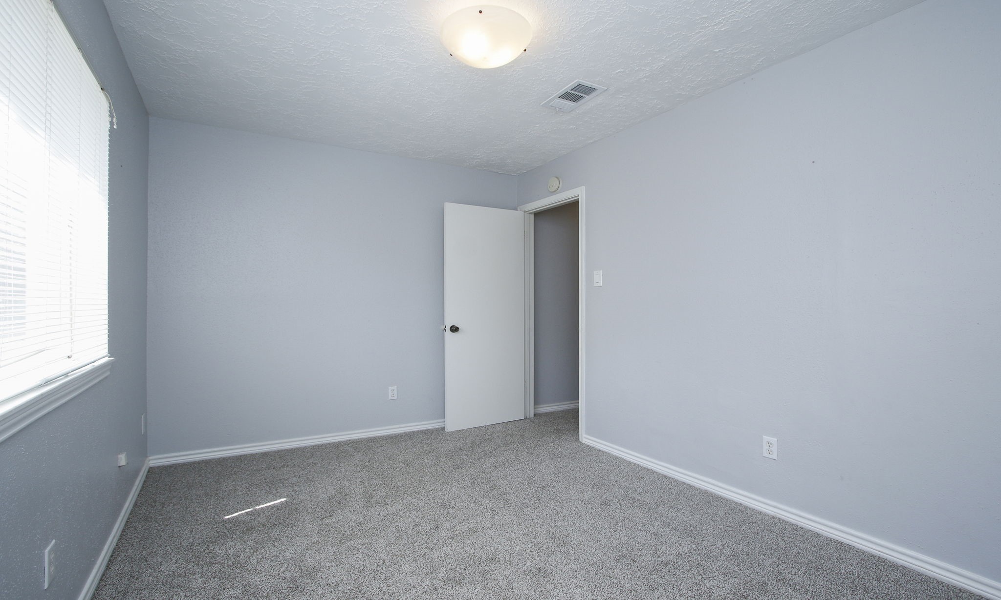 2115 Foundary Drive E Property Photo 30