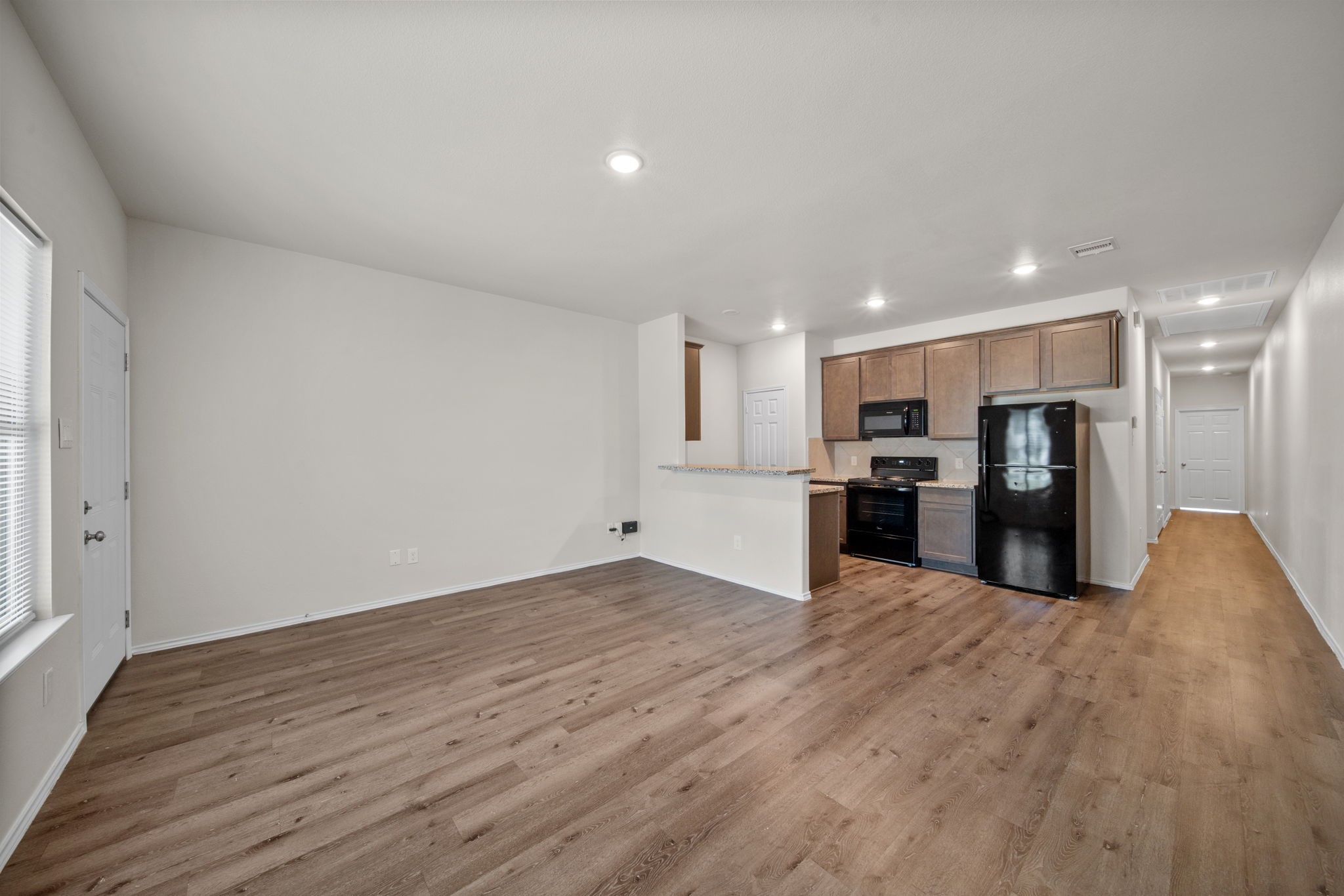 403 E Avenue G Property Photo 3