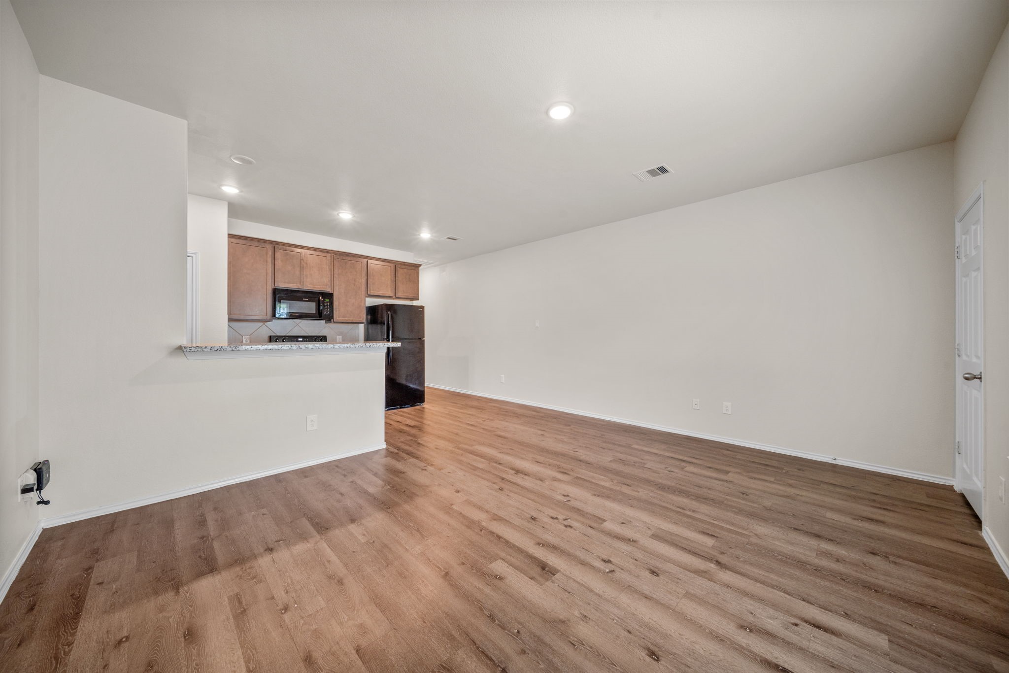 403 E Avenue G Property Photo 4