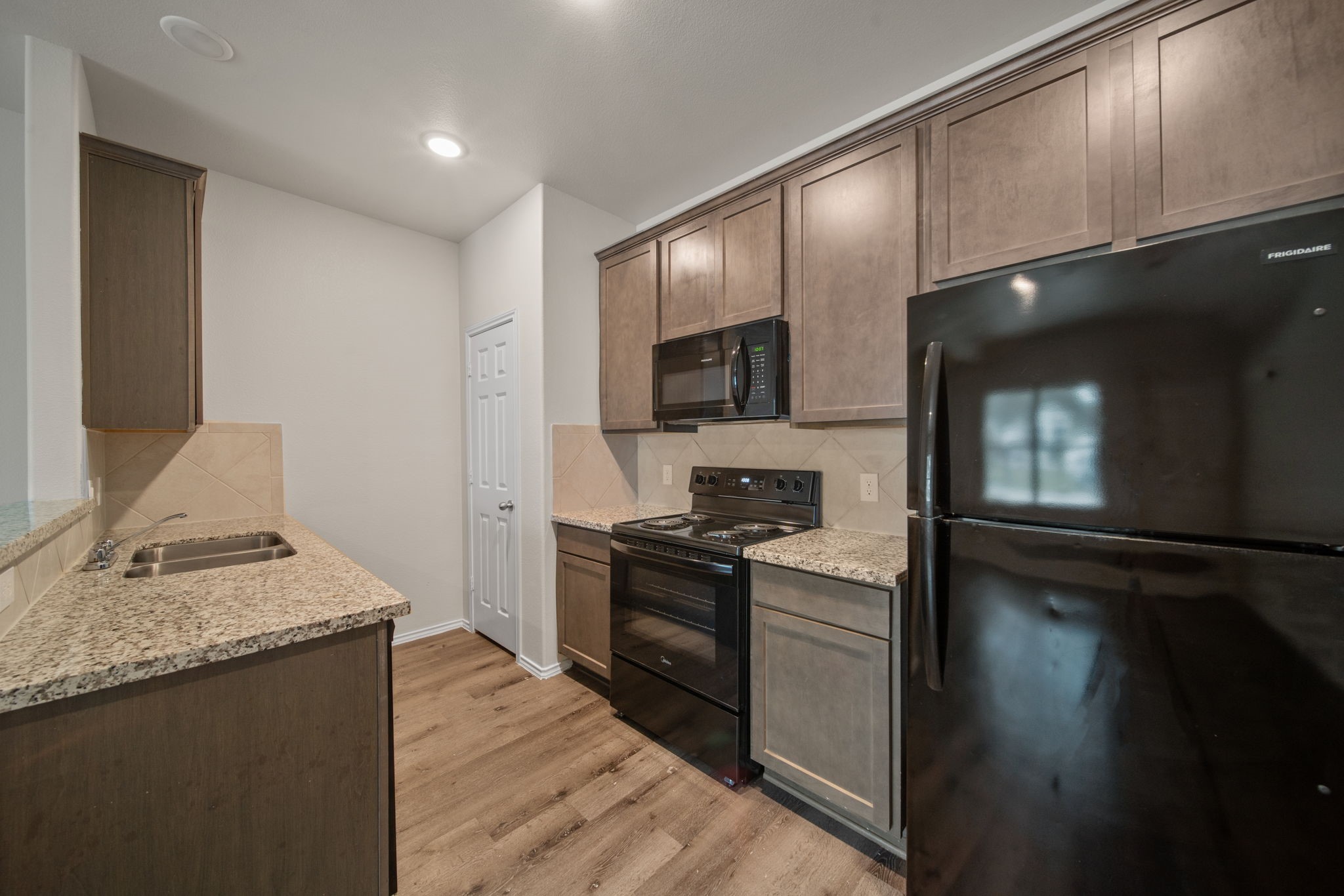 403 E Avenue G Property Photo 5