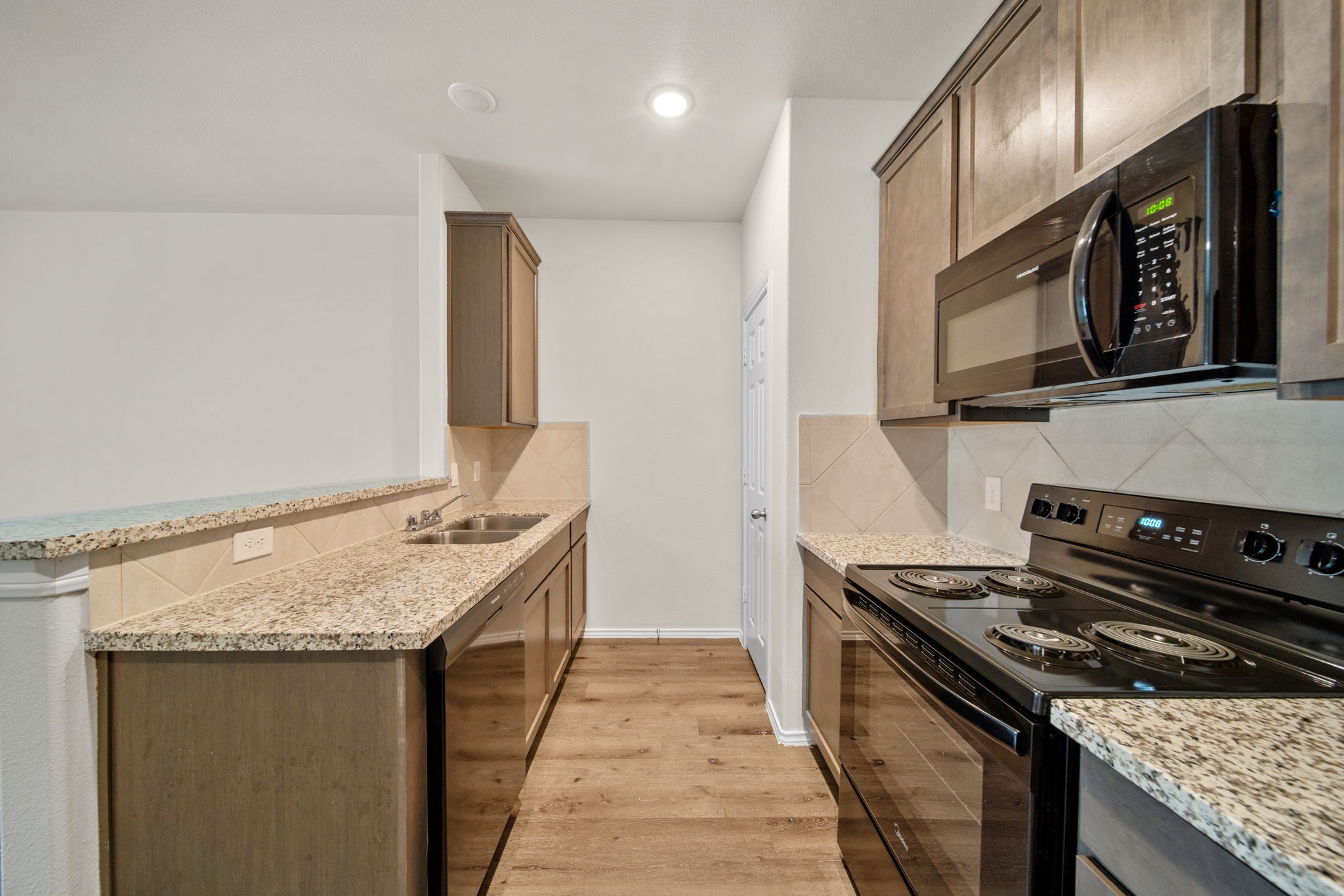 403 E Avenue G Property Photo 6