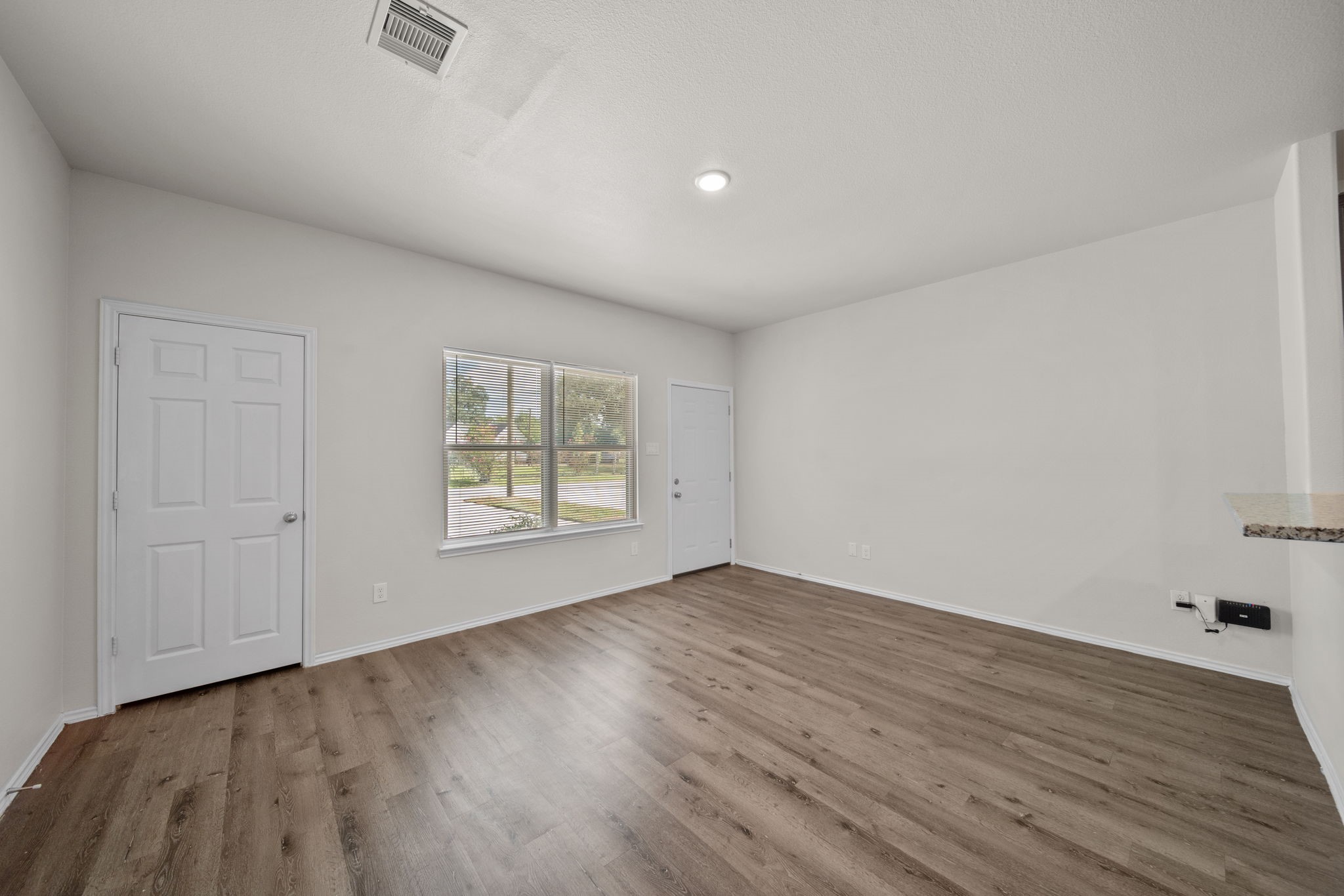 403 E Avenue G Property Photo 8