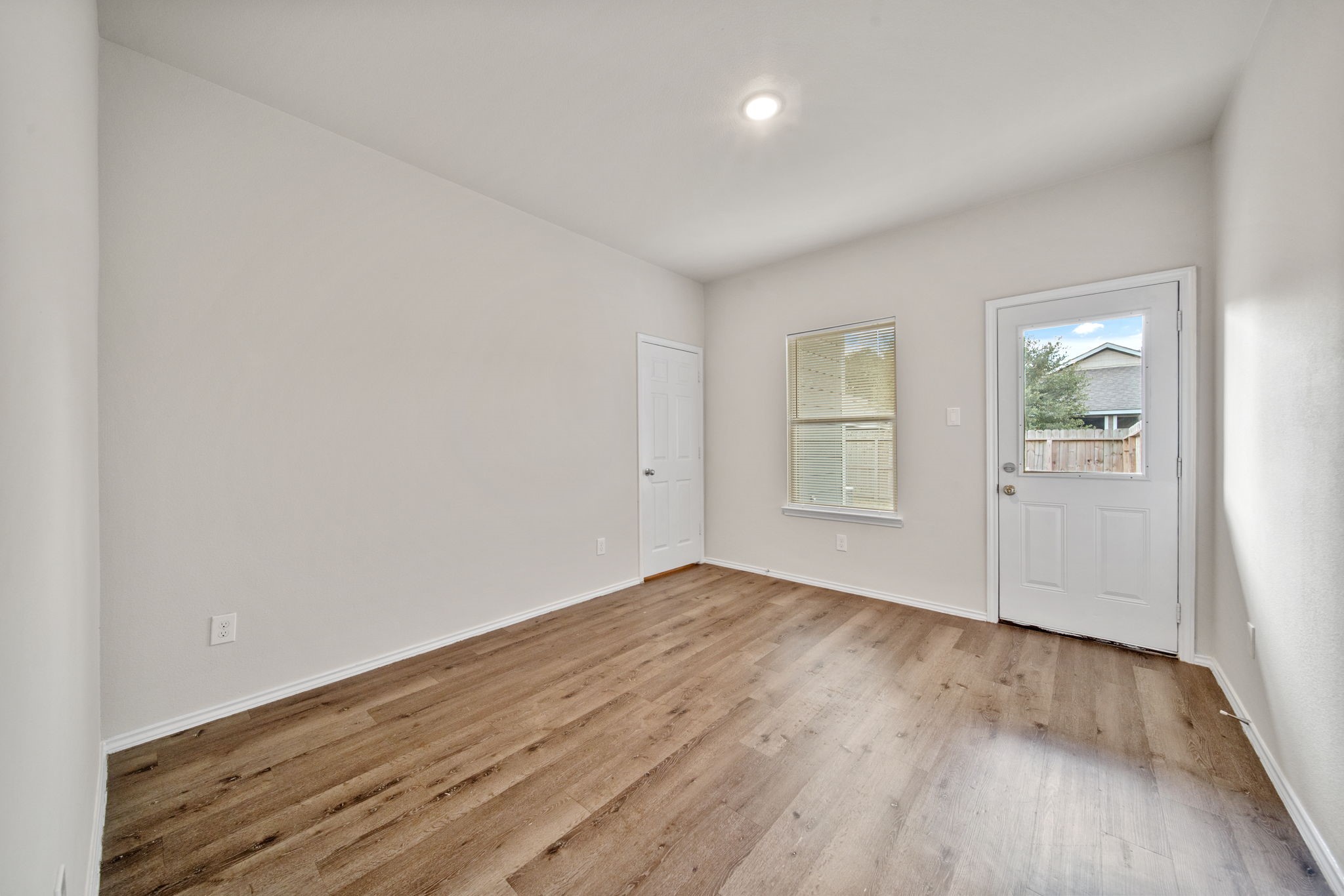 403 E Avenue G Property Photo 9