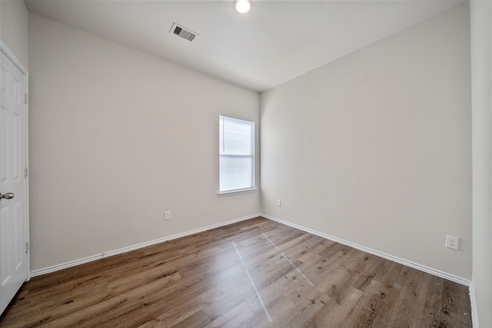 403 E Avenue G Property Photo 12