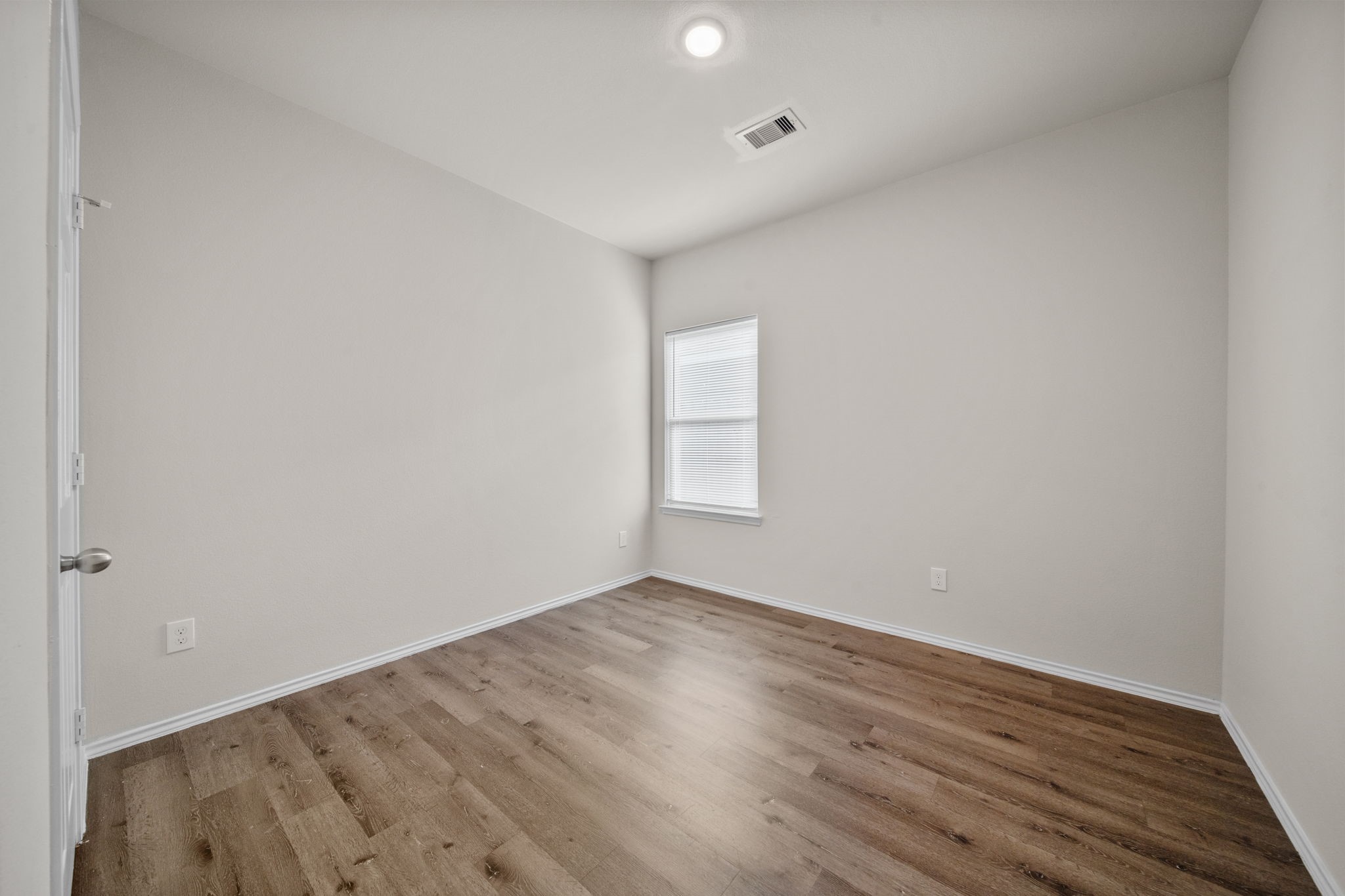 403 E Avenue G Property Photo 13
