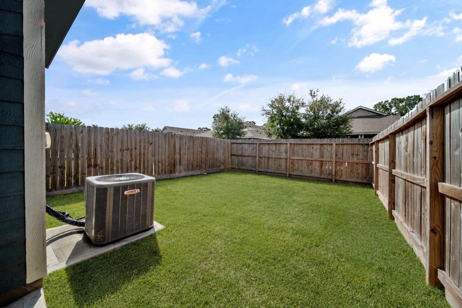 403 E Avenue G Property Photo 16