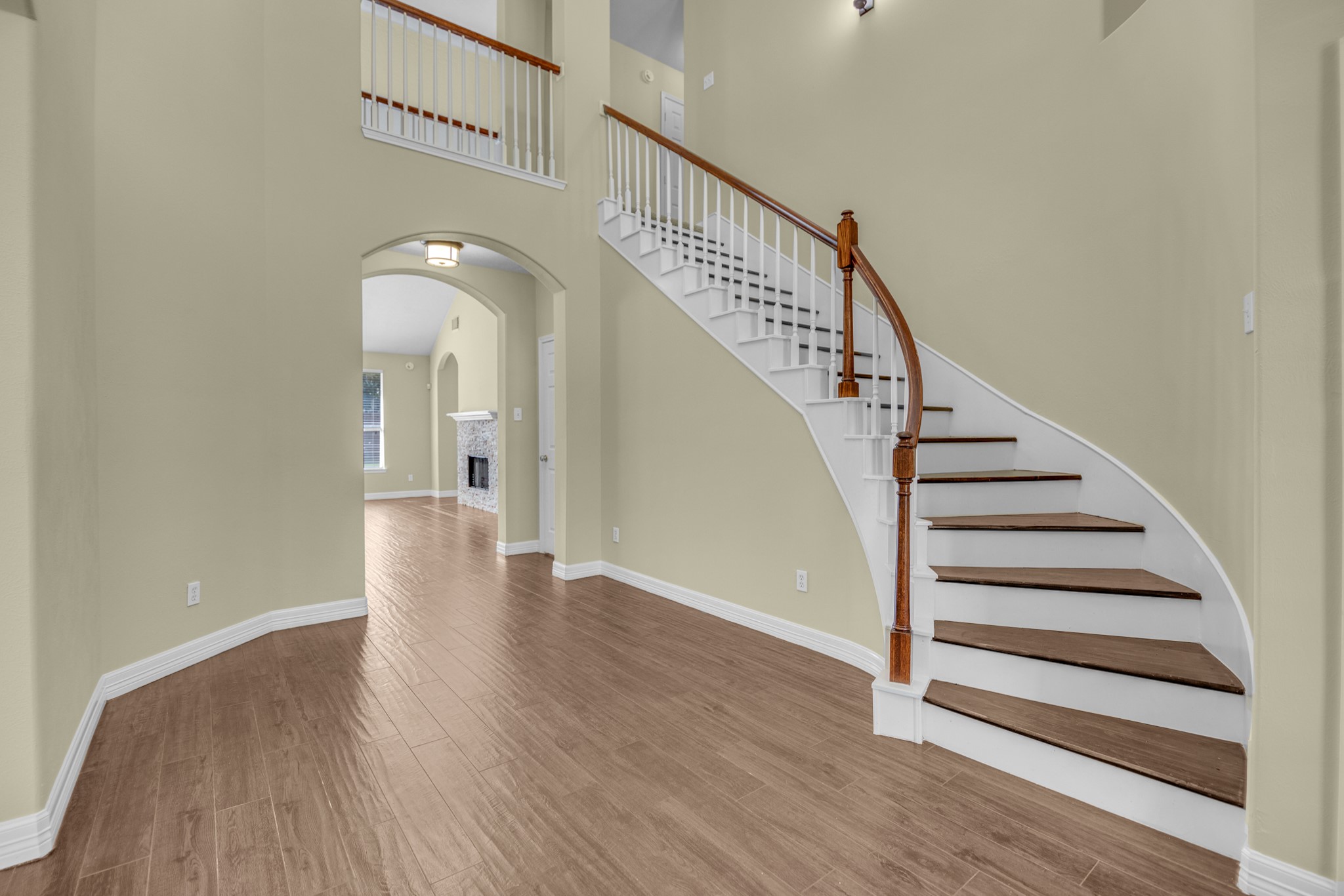 2919 Silverbit Trail Lane Property Photo 4