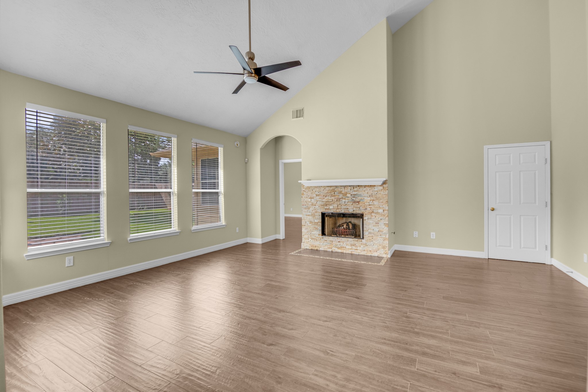 2919 Silverbit Trail Lane Property Photo 12