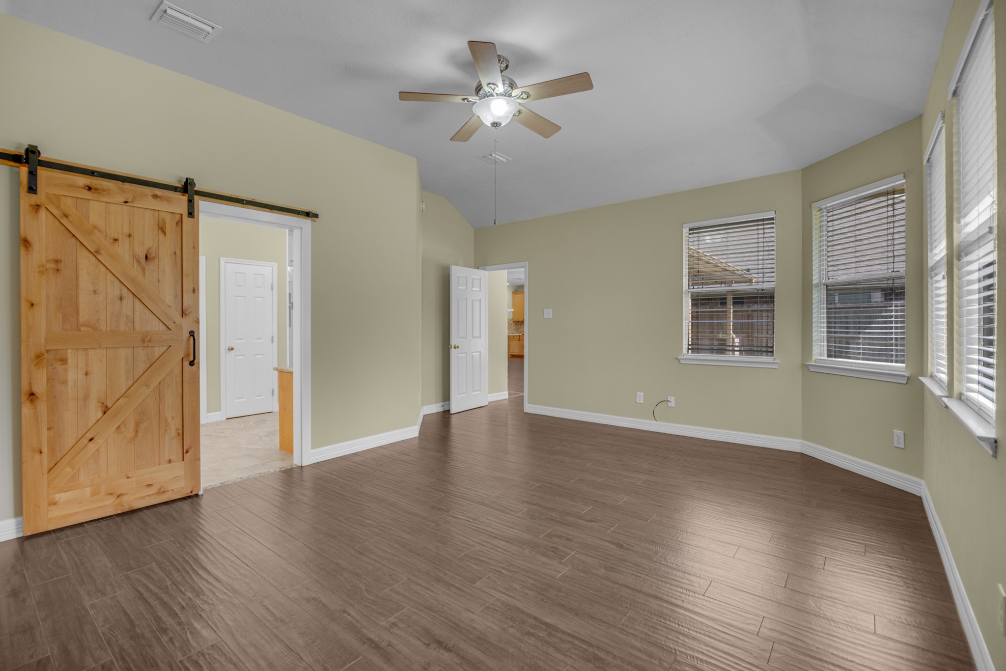 2919 Silverbit Trail Lane Property Photo 17